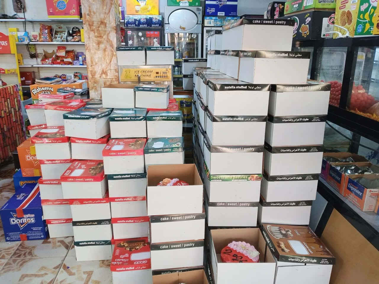 السلام عليكم وصل الان كيك زينه انواع يوجد حجز يوجد توصيل  العنوان تلول ناصر  مرطبات غانم   يوجد مفرد وجمله    ***********
