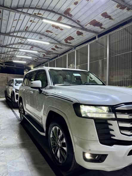 السلام عليكم 
للبيع لاندكروز{ 2022}GXR {سبعينيه} ساز اصل 3 شاشات ام تطبيق وبعده ضمن ضمان شركة {كشنات تدفئه تبريد ماوس مودات قياده} معروفه موصفات ساس تنفس طبيعي  رقم بغداد باسمي سياره ماشيه{39}ألف بعده بحاله زيرو  سبيره منازل كفاله عامه من دعاميه للدعاميه شرط سونار  سعر665بيه مجال 
***********
