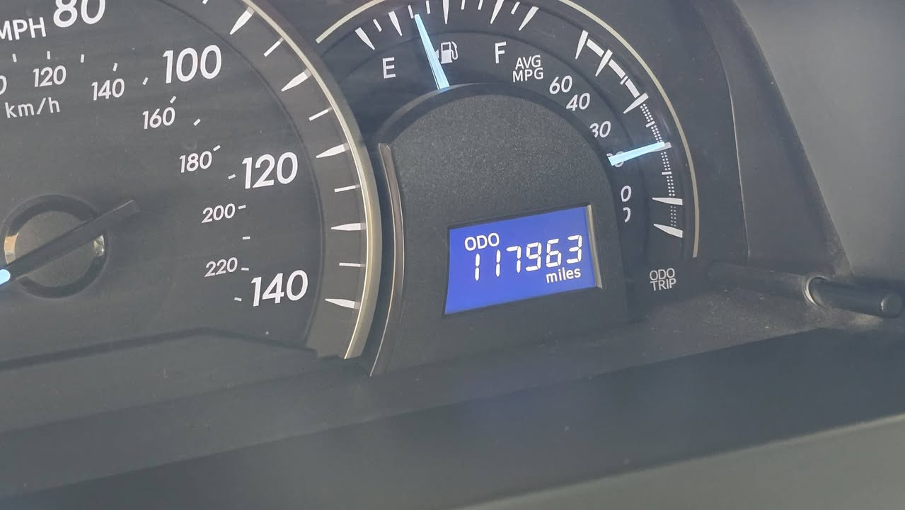 للبيع/
تويوتا /كامري 
موديل / ٢٠١٤ 
مواصفات/Le وارد كندي
محرك / 2500
رقم/سليمانية كلها جديد
ماشية/118 mi
السيارة/كلين تايتل مكفولة عدا مكانين ملاحضات بسيطة 
اسبير شركة مانازل 
انظف سيارة بموديلها بعدها بريحة الشركة
السعر/145$ ومجال للطيبين
للاستفسار/***********
***********واتساب
بؤ فرؤشتن 
كاميري ٢٠١٤ كلين
مواصفات Le امريكي
