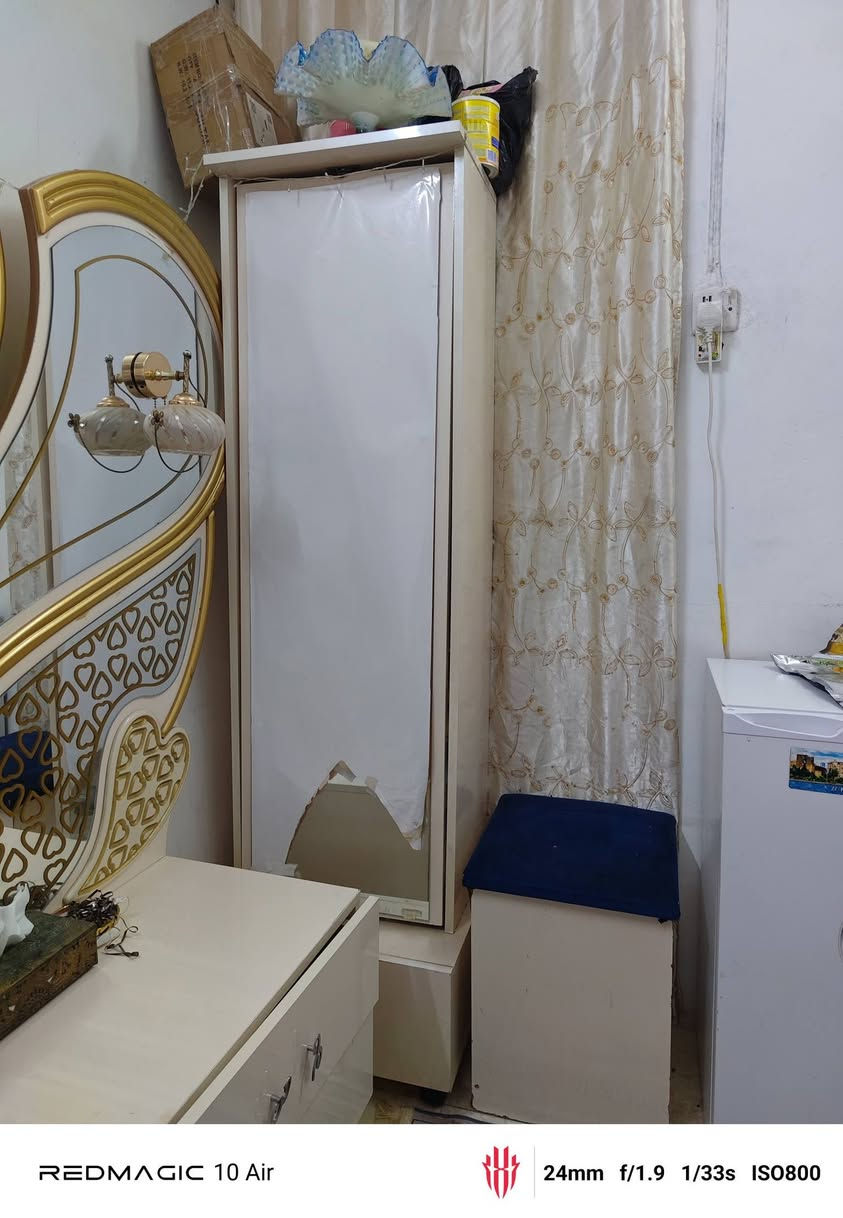 السلام عليكم غرفه تركيه 9قطع مستعمله سعره 600 اوبيه مجال صارله 3سنوات عرفه نضيفه نضافته 90%100 الاضرار البيه اثنين سجج مال جراره واثنين يدات يكلفن 20الف عنواني بغداد مدينة الصدر رقمي***********
