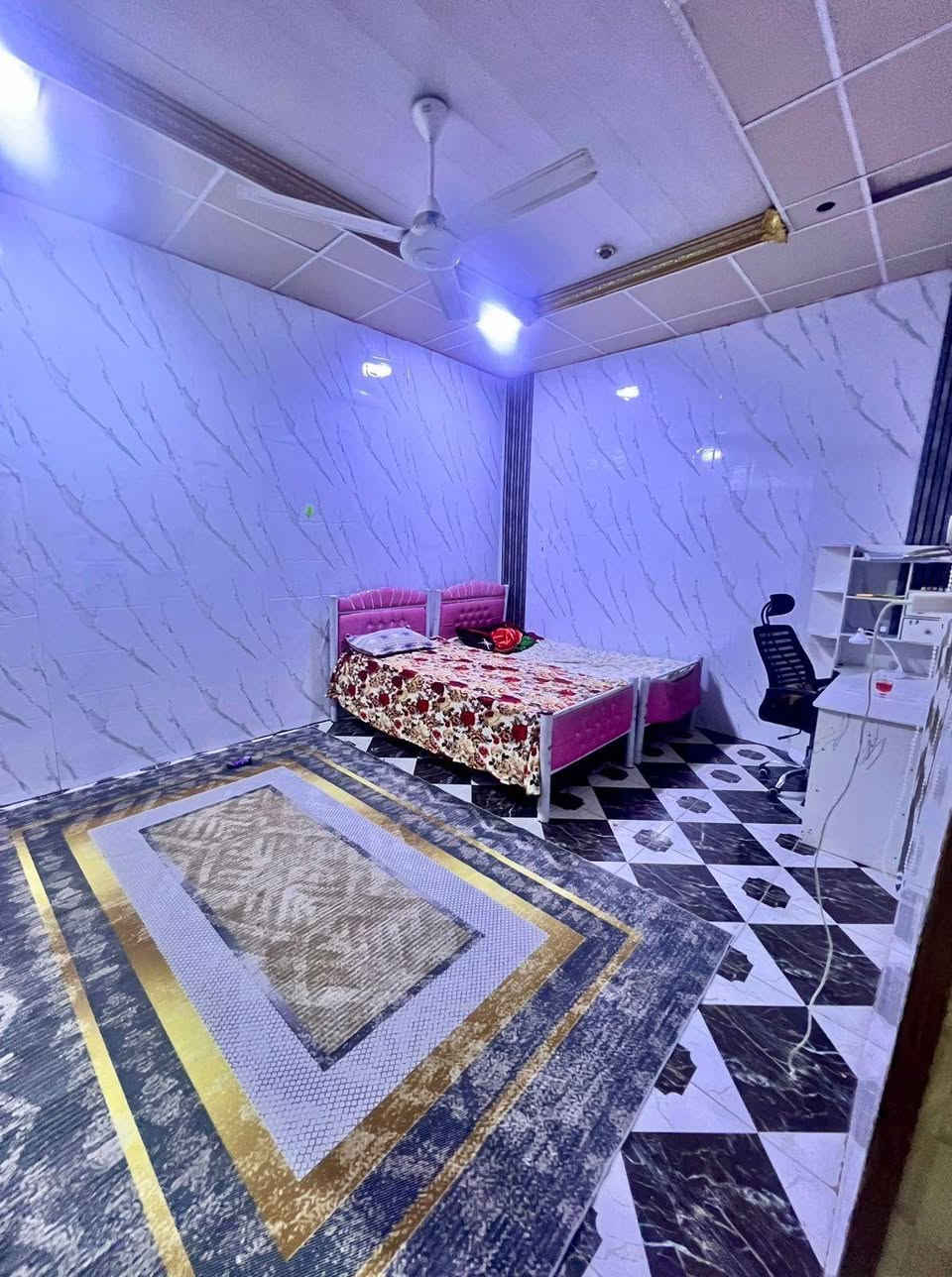 بيت بالناحيه. بي اربع غرف وهول مساحته ٧×٦ مطبخ ودوانيه خارجيه وصحيات  وطارمه الطول ٨ والعرض ٤. مساحت البيت كل ٢٥٠والمقرنص واصل للباب

السعر ٧٠ قابل للتفاوض
 
مكتب عقارات السفير 
كرمه علي الناحيه قرب الجسر الأخضر قرب عيادات الحمد الطبيه
مكي غازي العبادي  ***********
