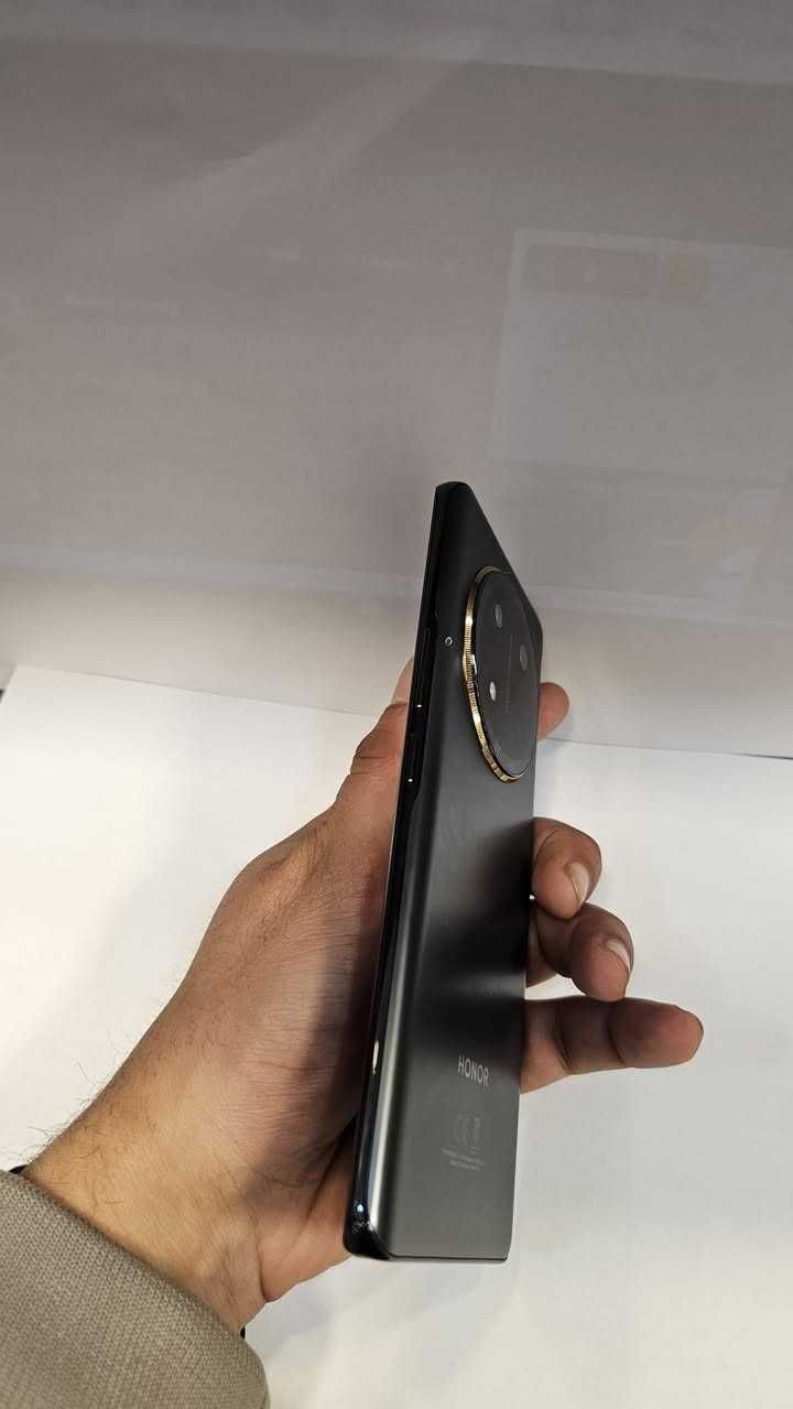 جهاز هونر X9c
جهاز نظافته 100%
ذاكرته 256 عشوائية 8
بطارية 6600
جهاز اخو الجديد صار شهر من مفتوح من الكارتونه
ملحقاته كامله كارتونه وشاحنه 
السعر 320 الف
رقم ***********
