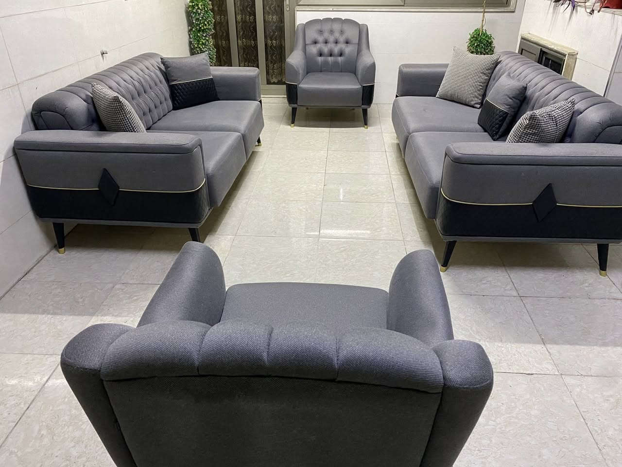 تخم تركي 7  نفرات  ماركه موديل كلش راقي  نضيف جدا  مقاعد بولستر  قماش كتان   خشب زان + حديد ميزه السرير ضهر قلاب   عنوان اربيل فرمان بران للتواصل م اسنجر واتساب ***********
