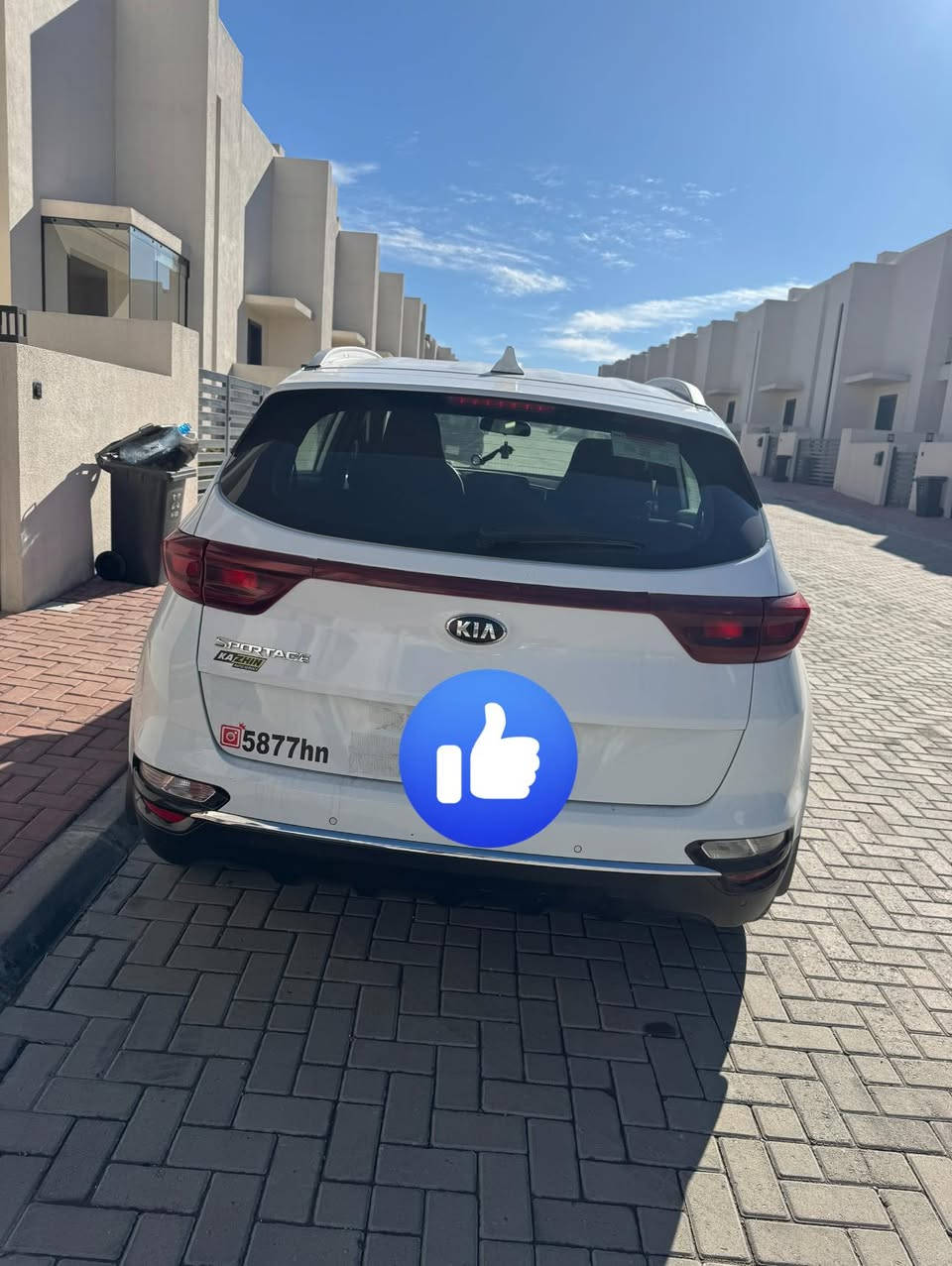 السلام عليكم كيا سبورتج ٢٠٢١
وراد خليجي بيها قطعه تبديل جاملغ الايمن واضح بلصوره 

استلام شركه باسمي استقطاع عله الماستر مالتي مطلوبه بعد ٣ سنوات قطعتين تبريد شاشه بلاديه تحكمات ستيرن محرك ٢٠٠٠ مفتوح
*********** واتساب
