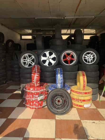 تم وصول حاويه تايرات مستعمله ياباني جميع انواع القياسات بانتاج حديث وبسعار مناسبه(يوجدلدينا )(الشد. والبلنص. وعمل البنجر. وتبديل الدسكات. (عنوان كربلاء نهايت شارع مستشفه الولاده مقابيل الفوج الي بصف  مركز حي الغدير  على الخدمي قبل فلكه  حي العامل قرب من الاسواق الاخوين (محلات ابوابراهيم )(بادارات ابو خليل( ***********) اوقات العمل من الساعه (8 ص الى 7 م) خدمتكم اي وقت تصل بينه حتلو معزلين  القياسات من 12. 13. 14. 15. 16. 17. 18. 19. 20. 21. 22 موجود كل القياسات
