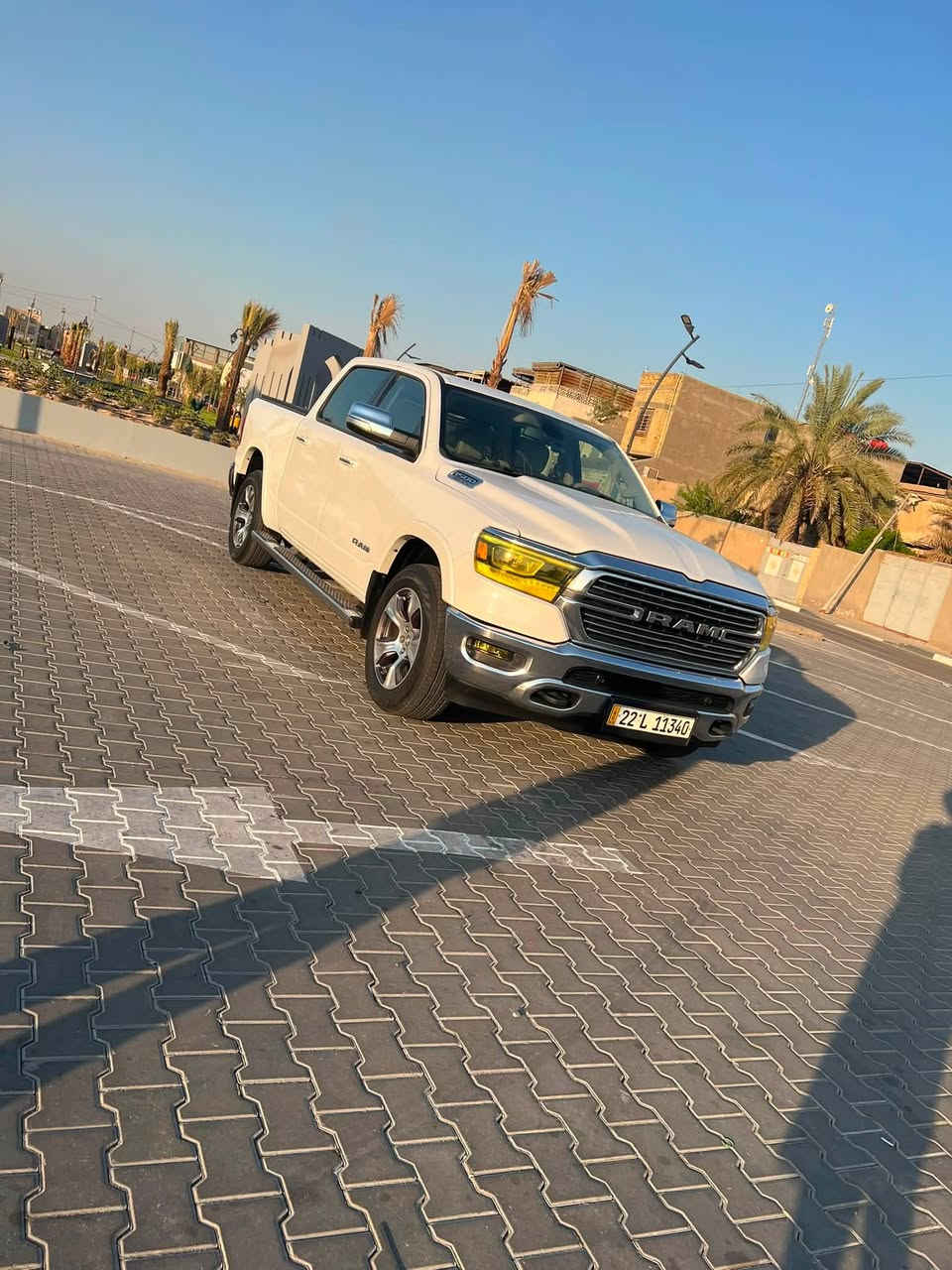 رام لارامي. 
الشكل الجديد. 
‏HEMI. 5.7L. 
قمارتين. 
دبل كير4x4. 
وكالة ليث العبيدي.
موديل 2019. 
فل كامل المواصفات. 
بصمه تشغيل وأبواب. 
 داخليه جلد xشمواه. 
شاشه. 
كاميرا. 
نفقيشن. 
تشغيل عن بعد. 
ممري سيت. 
مثبت سرعه. 
تحكم سكان. 
‏AUX. USB. 
بلوتوث. 
حساسات أمامي وخلفي. 
النقطه العمياء. 
توفير الطاقه A. 
كراسي كهرباء. 
تدفئه وتبريد.  
تدفئة سكان. 
تكييف خلفي. 
لايتات LED بالكامل. 
زنون كامل. 
كشافات. 
غطاء بدي بلادي.
إضاءه جانبيه عالمرايا. 
ويل كب كروم R20. 
ديكورات خشب.
عداد 160 كيلو. 
بيها بارد بالباب عكس السايق والخلفي شي كلش بسيط
عنوان السيآره بصره ما متواجد ع الفيس تصل وتدلل
رقم ***********
سعر سياره 285 بيها مجال جدا قليل.
