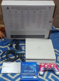 بلي 4 سلم • ابيض • ٥٠٠جيجا