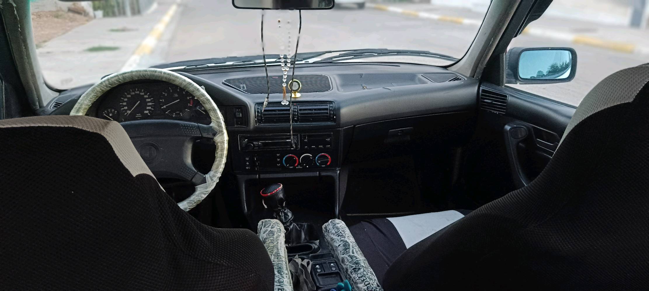 سلام علیکم :bmw 525 مودیل 1993گیر عادی محرك كبس منفيس اصلي مابي اي نقص مكينة وگیر و اكسل بشرط فحص. 
عنوان: دربنديخان.سليمانية 
***********