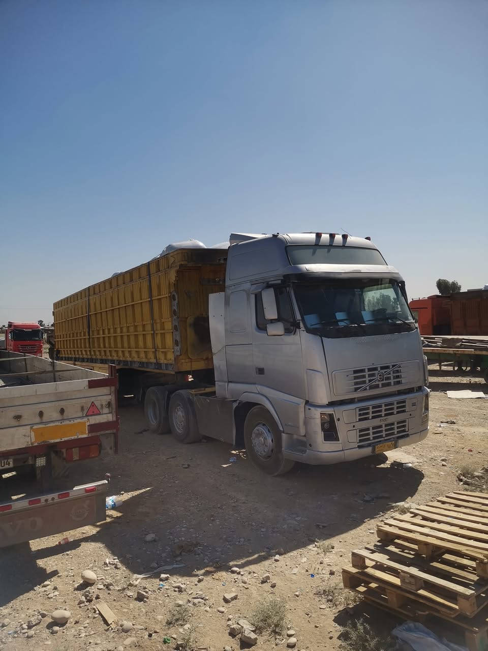 فالفو للبيع ٢٠٠٦ محرك ٤٦٠ كير عادي كير محرك مكفولات تدفئه تبريد داخل ديسكو السياره بدون ضبار مقدم معملتها وبيها واجهة مروريه للأستفسار ***********
