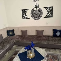 طاولة منخفضة • جميلة