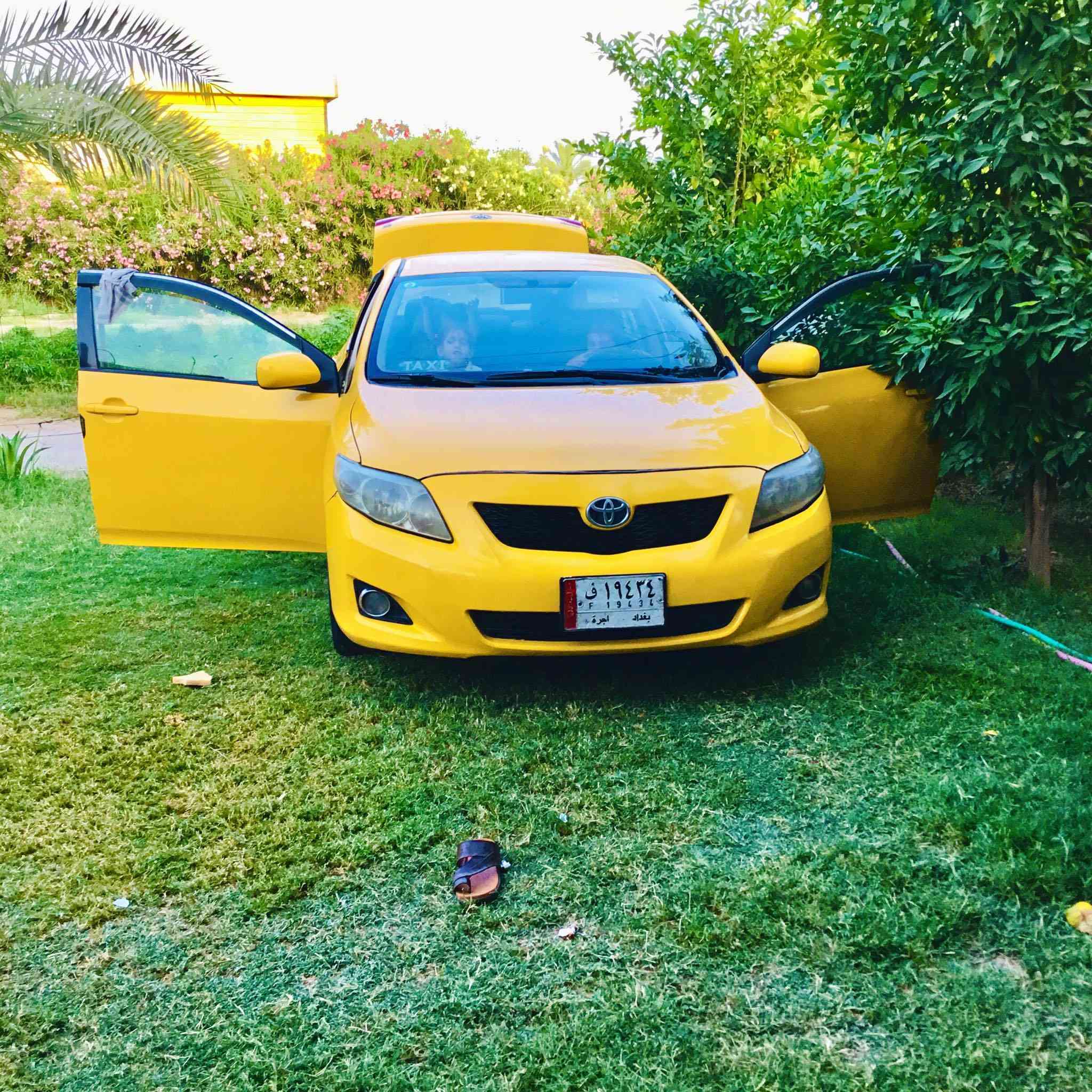 كورلا تكسي الون اصفر للبيع 2009امريكيه بيها بيها قطعتين چاملق امامي  وباب خلفي بدون دواخل السعر 95وبيها مجال
 هاتف ***********
         ***********
