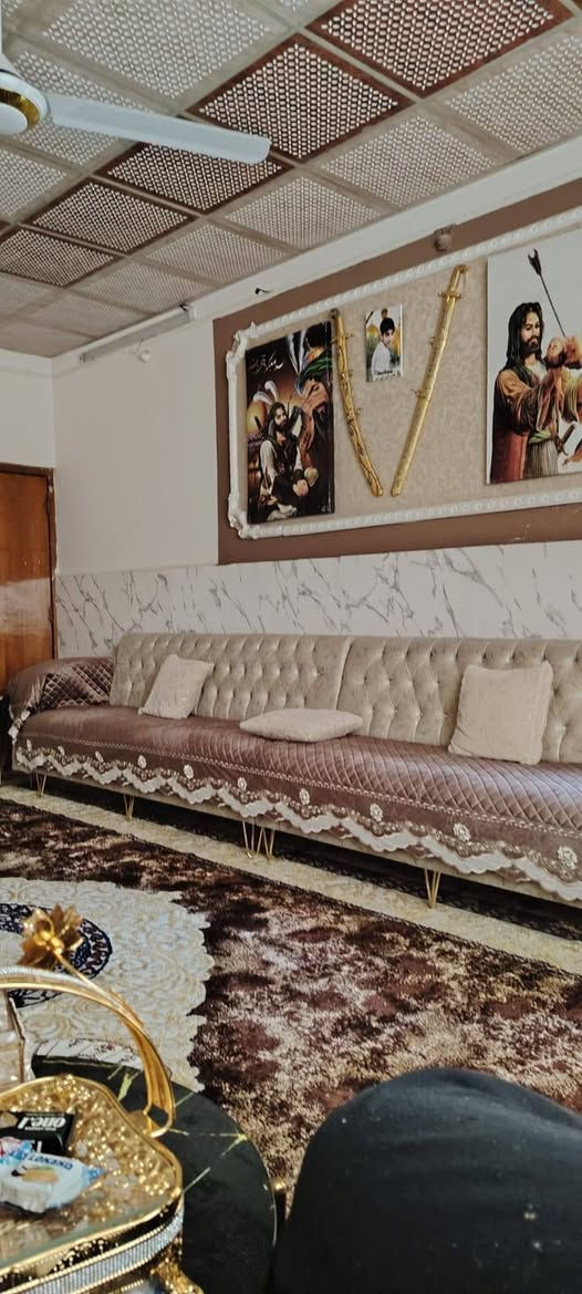 بيت للبيع حي مكرمه خلف مطعم سيد سعد مساحه 240م طابقين السعر 260بي مجال للاستفسار ***********
