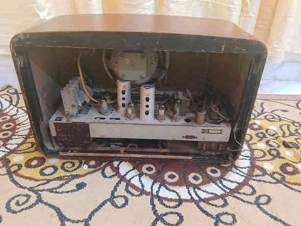 راديو عدد 2 والنحاسيات واحد شغال والثاني يحتاج تصليح قيم وأخذ ***********
