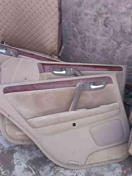 ***********السلام عليكم كراسي أمامية وخلفية سيارة جنون مع اربع بطانة مال بيبان بعض التراب عليهن الكراسي كهربائيات
