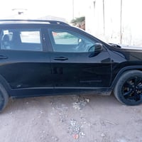 اسلام عليكم جيب بزونة موديل ٢٠ للبيع او مراوس الحادث جاملغ وبنيد السعر...