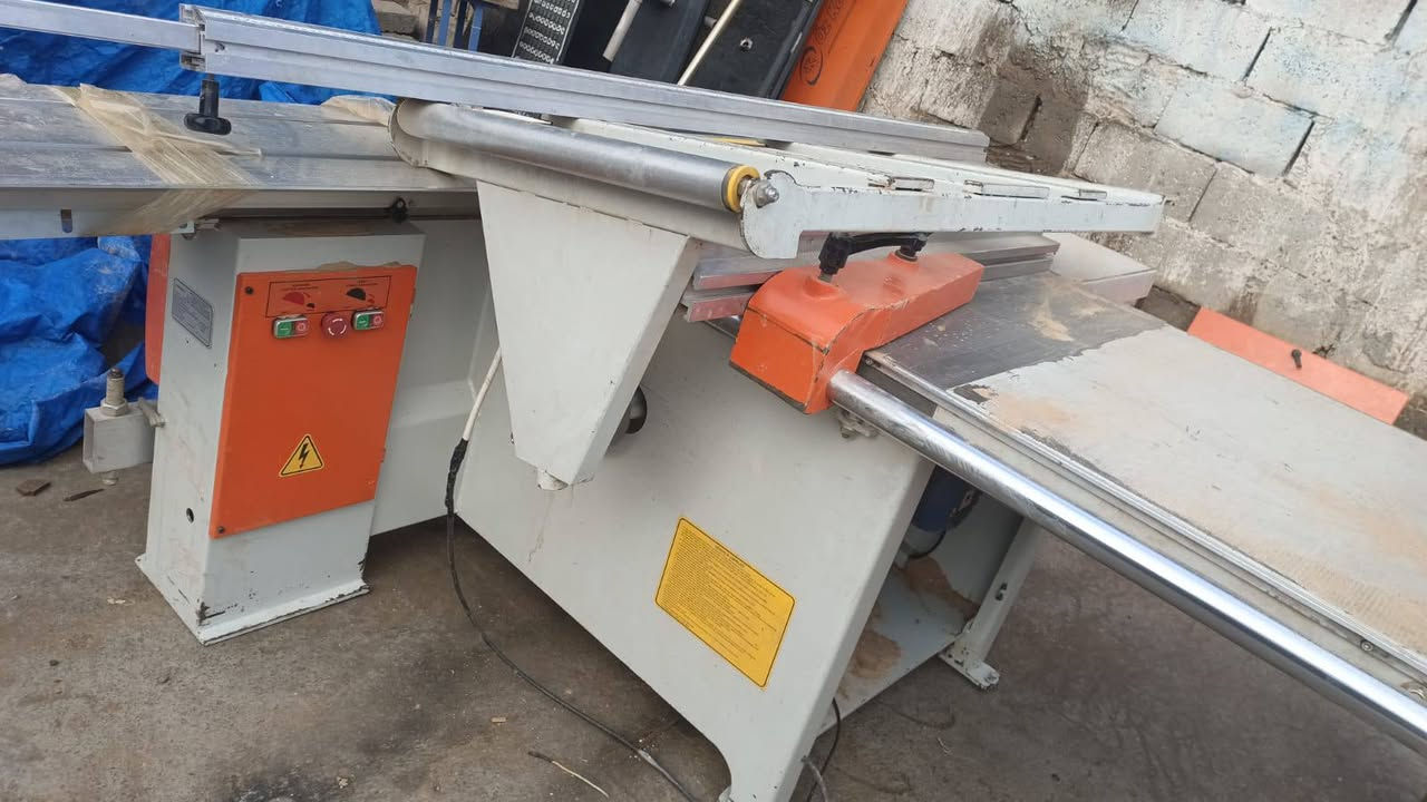 منشار تركي حجم. 2800 
نظافه فول  
موديل. 2019
***********واتساب 
***********واتساب 
اربيل صناعه جنوبيه خلف شركه اوسكار فرع نجارين
