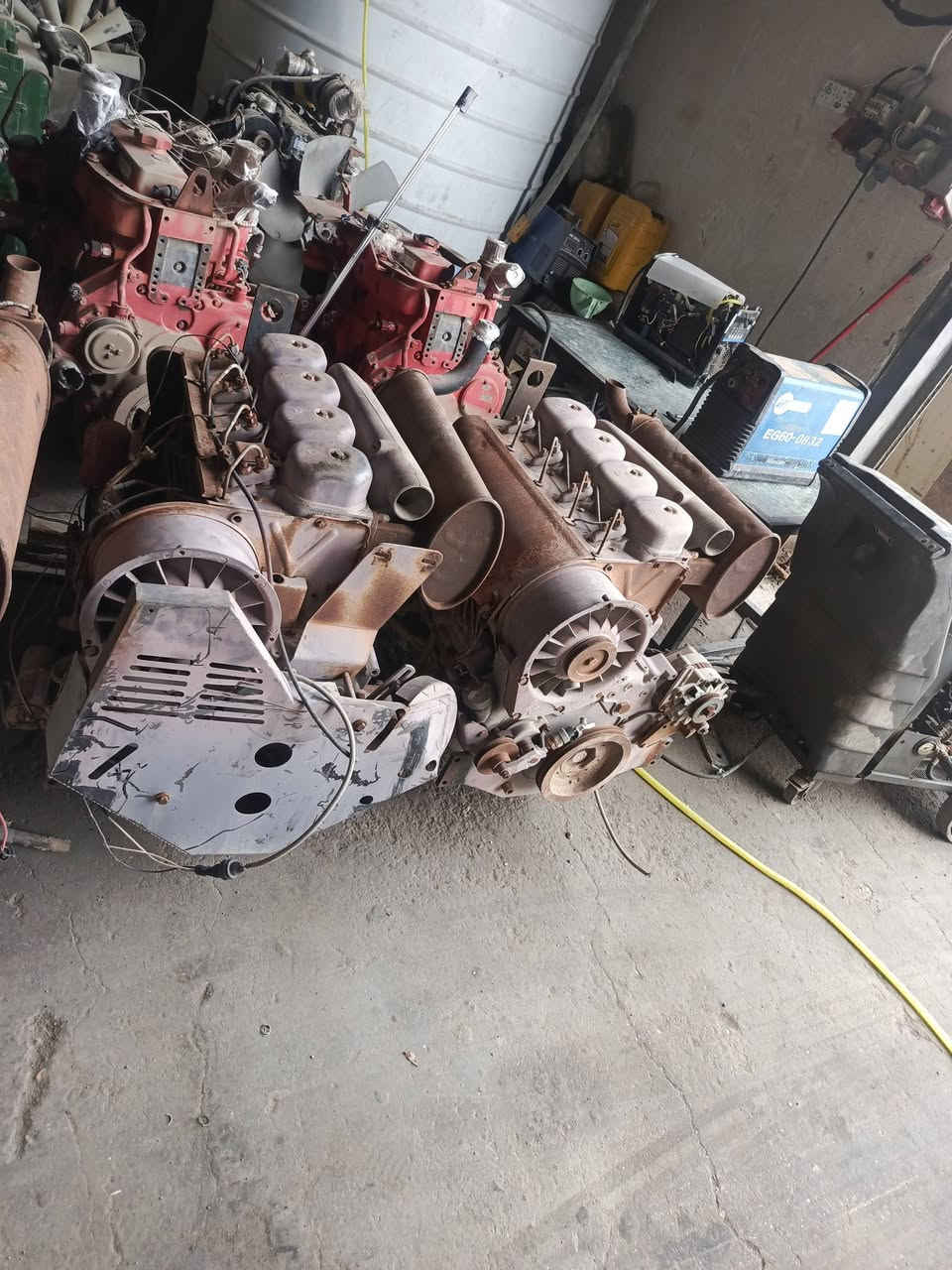 محركات دويس ٤بستم العدد ٥ محركات واحد حلواني المكان البصره التصال ***********
