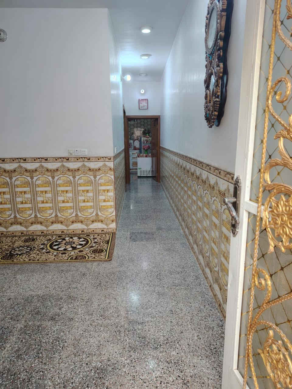 بيت حديث بمساحة80 متر سند 25 اقرار محكمه يحتوي ع غرفه وصاله ومطبخ ومجاميع صحيه عدد2 بسعر 55 في الحسينيه شارع البزل الرئيسي قرب مطبخ العتبه وجامعة الزهراء يبعد عن الامام 8 كيلو تقريبا للاستفسار ***********
