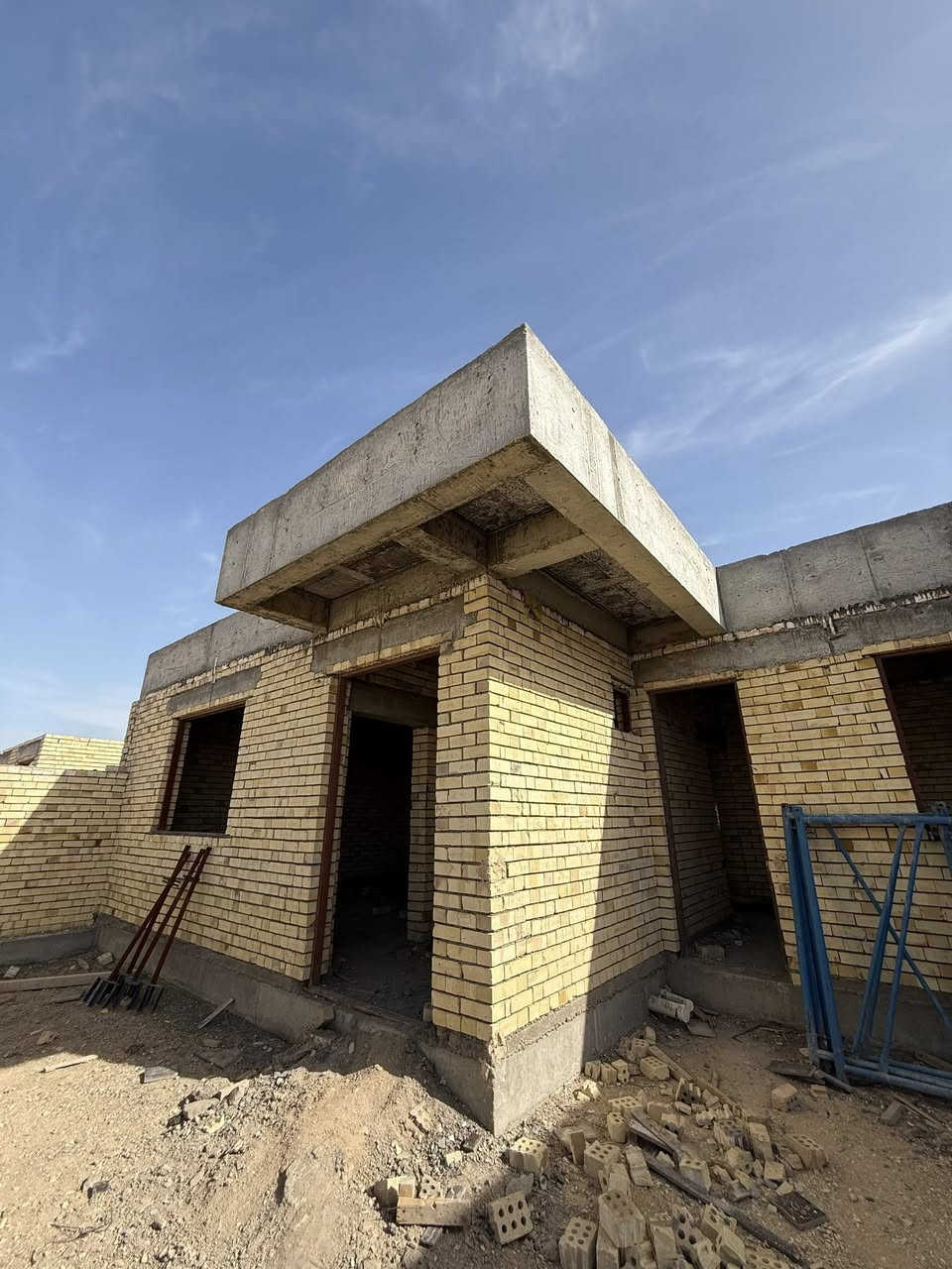 وحدات سكنية للبيع – مجمع الأطباء / مجمع هادي علوان 🏡
📍 الموقع:
الركن ومجاور الركن – مجمع الأطباء / مجمع هادي علوان

📐 مساحة الوحدة السكنية: 250 م
🏠 مساحة البناء: 180 م

🔹 تفاصيل وحدة السكنيه  الركن:
• السعر الكلي: 148 مليون
• سعر الإخلاء: 20 مليون
• واصل دفعات: 15 مليون

🔹 تفاصيل وحدة  السكنيه المجاور للركن:
• السعر الكلي: 148 مليون
• سعر الإخلاء: 15 مليون
• واصل دفعات: 15 مليون
المساحه الكليه 500 متر ب اسمي العقد تحويل بالشركه للمشتري

📞 للاستفسار:***********
