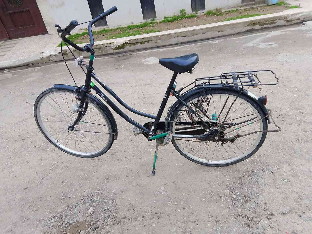 السلام عليكم ورحمه الله وبركاته مكاني موصل جانب الايسر المكان حي السومرء يا مجامل قباء بايسكل حيل نظيف بايسكل نظيف ما بيهن ما اعواجه ولوياله الوراء والقدام بايسكل نظيف حيل حيل السعر 85 وبي مجال مجال بسيط نظيف حيل حيل يتواصل ويانا على هذا الرقم ***********
