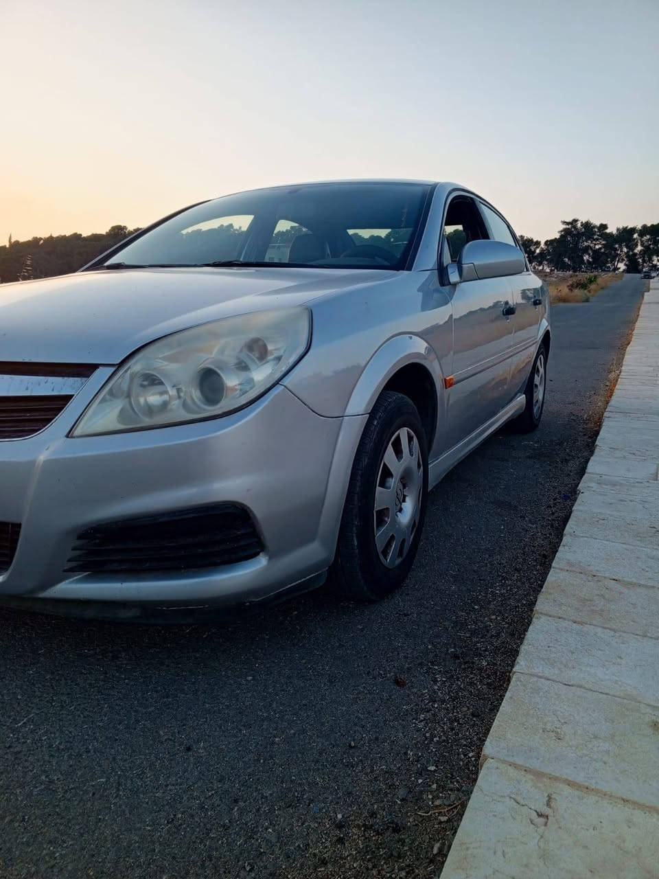 اوبل فكترا 2006 
ترخيص سنه كاملة مسكرة 
ماتور 1800cc قوي جداً و اقتصادي فحص 
بتمشي 220-240 بالتنكة 
قير عادي فحص
غرفة الشركة نظيفة 
فحص كامل 7 جيد مرفق 
السيارة ما شاء الله عليها

السعر : 3500 قابل للتفاوض 
للتواصل : 0775393590


**إذا كنت صاحب هذا الإعلان وتريد حذفه لأي سبب، رجاءا أرسل رسالة إلى الدعم الفني**
