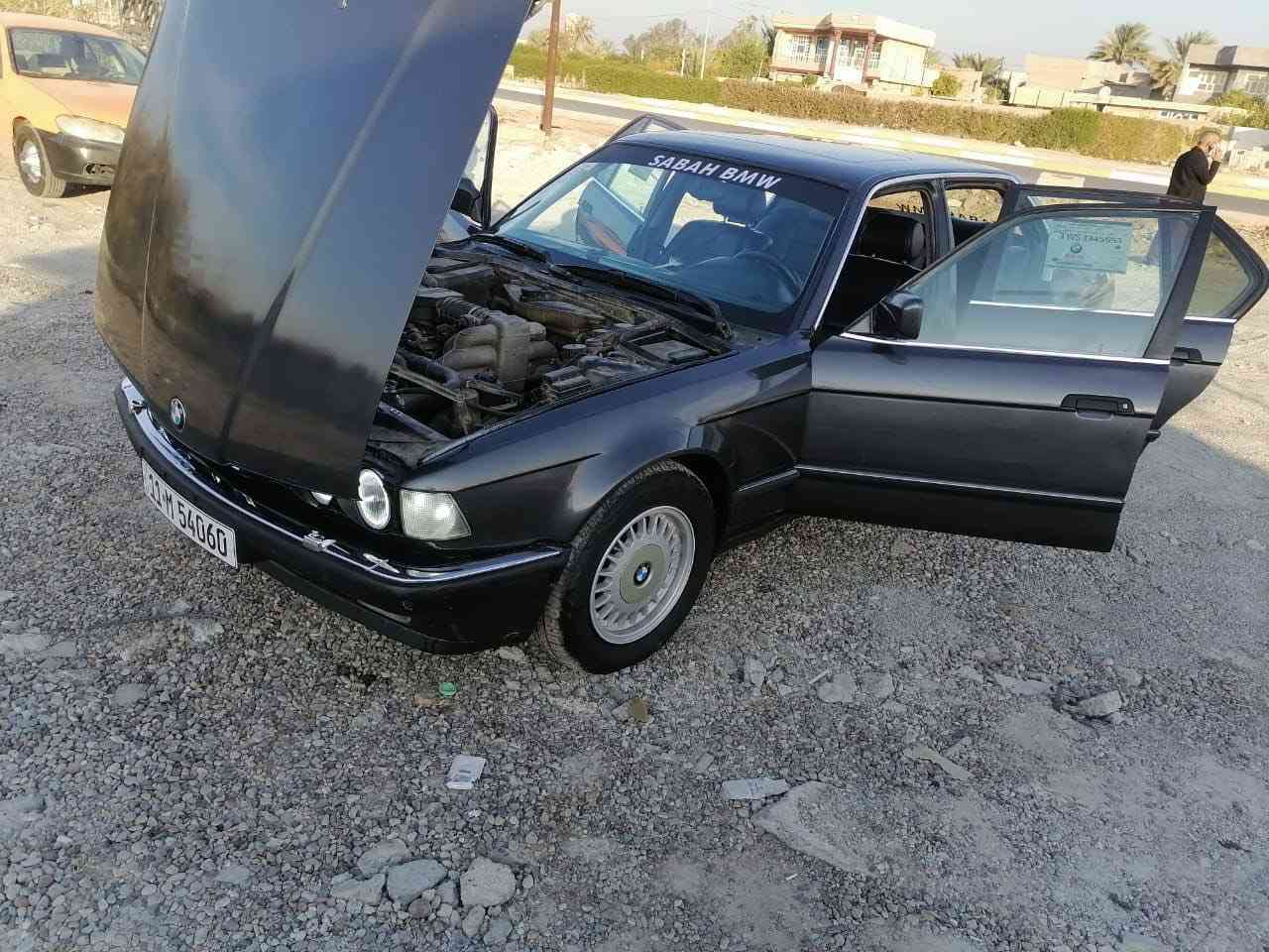 بي ام موديل ١٩٩١ 
حجم ٧٣٥
كير ومكينه كفاله 
رقم بغداد دولي الجديد 
صبغ جماليه فقط 
تخم تاير جديد 
حداديه امامي خلفي بحاله جيده 
تبريد ثلج 
السعر ٤٦ 
العنوان واسط العزيزيه 
***********
مكلف بالنشر رحمه للحسين لحد يراسلني
