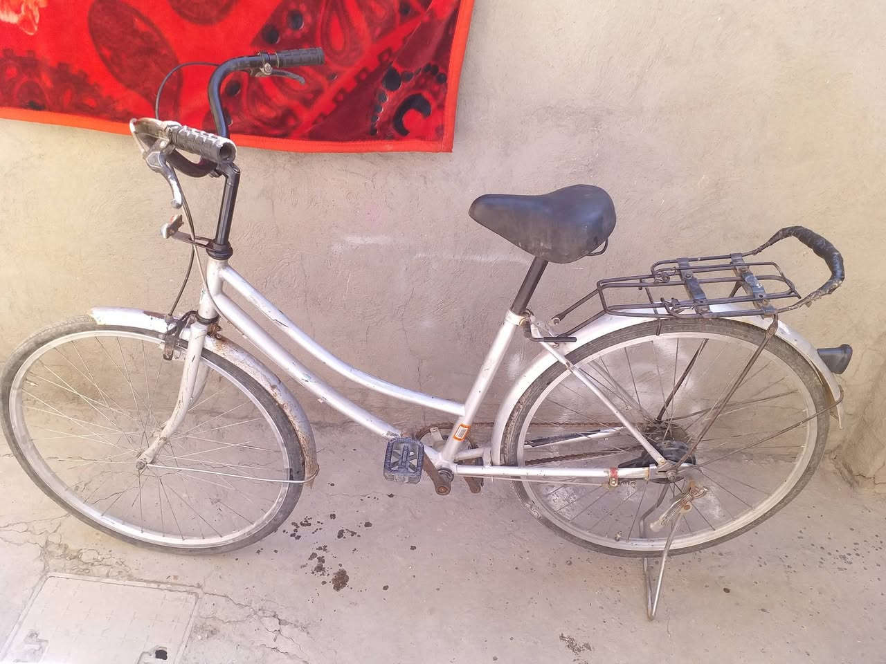 السلام عليكم 
متاح بيسكل الحجم ٢٦
كامل ما بي أي نقص السعر ٦٥ الف 
او بي مجال بسيط المكان بغداد الدوره 
رقم الموبايل 📲📱*********** بي واتساب
