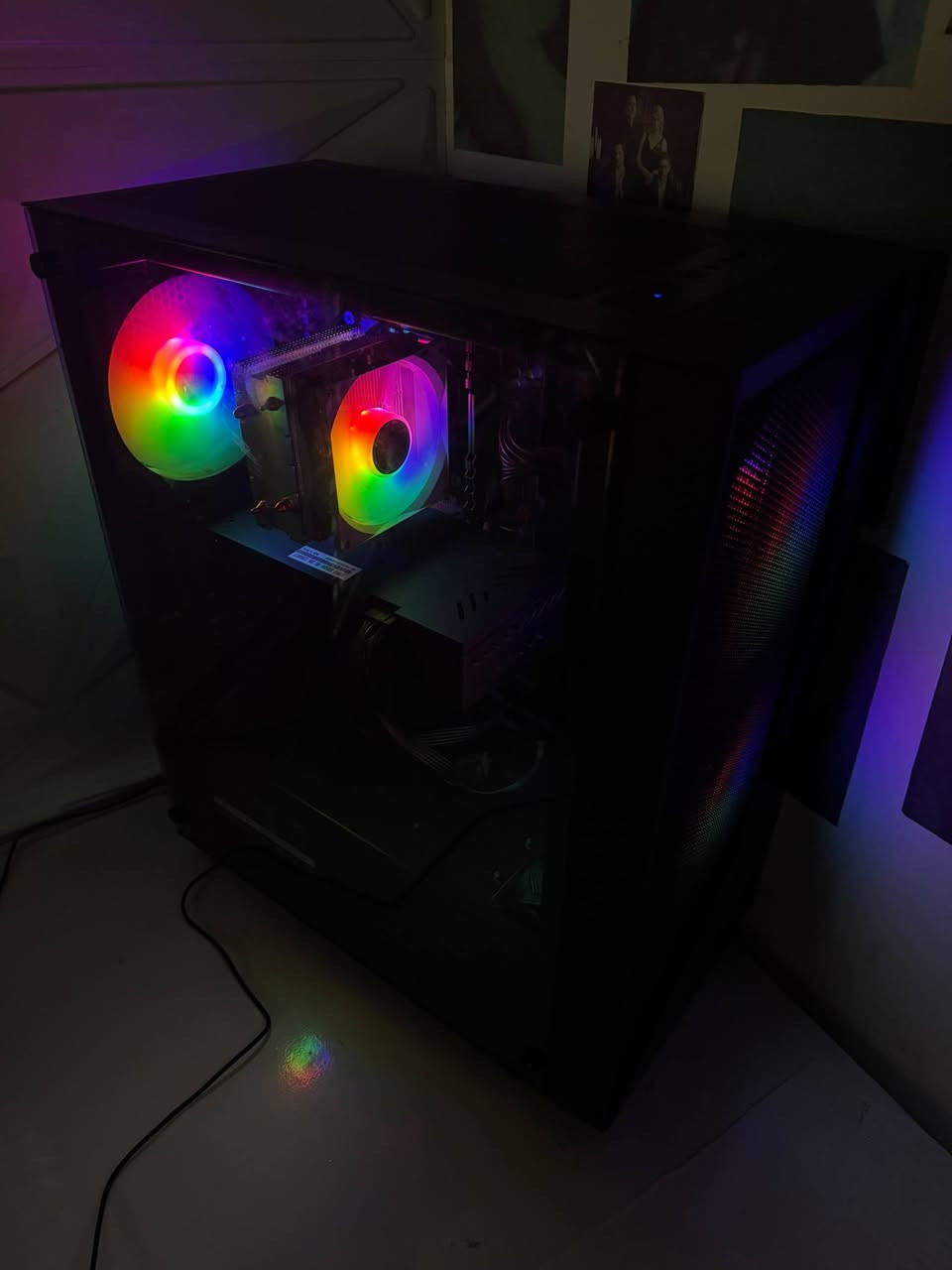 سلام عليكم للبيع
CPU: Intel Xeon E5-2670 v3 (New)
MB: Atermiter X99 DDR4 (New)
RAM: 16GB DDR4 (2×8GB) (New)
GPU: SOYO RX 580 8GB GDDR5 (New)
SSD: Lenovo 256GB (550MB/s) (New)
Power Supply: MASS Gaming 650W 80+ Bronze (New)
Case: Frantic CG77 RGB 3-Fan (New)

Monitor:
• Size: 27"
• Resolution: 1920×1080 (Full HD)
• Refresh Rate: 180Hz
• Color: RGB, 10-bit
• Connected via AMD Radeon RX 580 2048SP

All parts are in excellent condition. سعر 650


**إذا كنت صاحب هذا الإعلان وتريد حذفه لأي سبب، رجاءا أرسل رسالة إلى الدعم الفني**