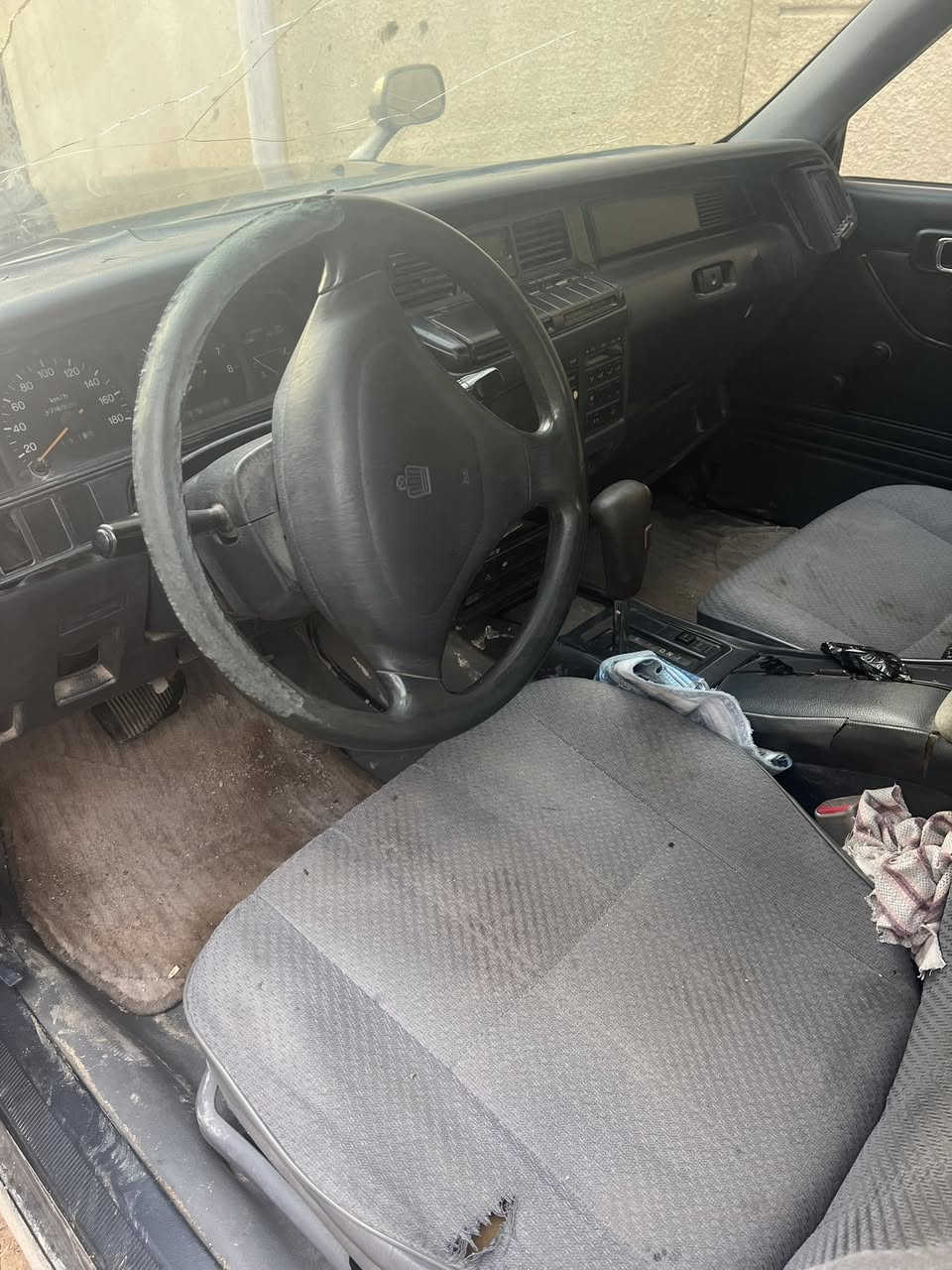 البصره شط العرب 
للبيع سياره
كراون ديلوكس موديل  
٩٣   رقم صدامي 
مكينه ونجي
***********
