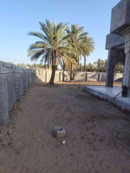 السلام عليكم
للبيع دونم ملك صرف مع بيت كامل غير مسكون ( زيرو ) 
في بغداد تاجي شاطئ التاجي قرب جامع الامام علي عليه السلام  يبعد عن الشارع الرئيسي 300 متر 
يتكون البيت من 
صالة ضيوف 7×4.5
مطبخ 6×4
حولي 11×4.5
ثلاث غرف نوم  5.5×4.5
 نقص ابواب داخلية و ظفيرة كهرباء 
اي استفسار 
***********
***********
