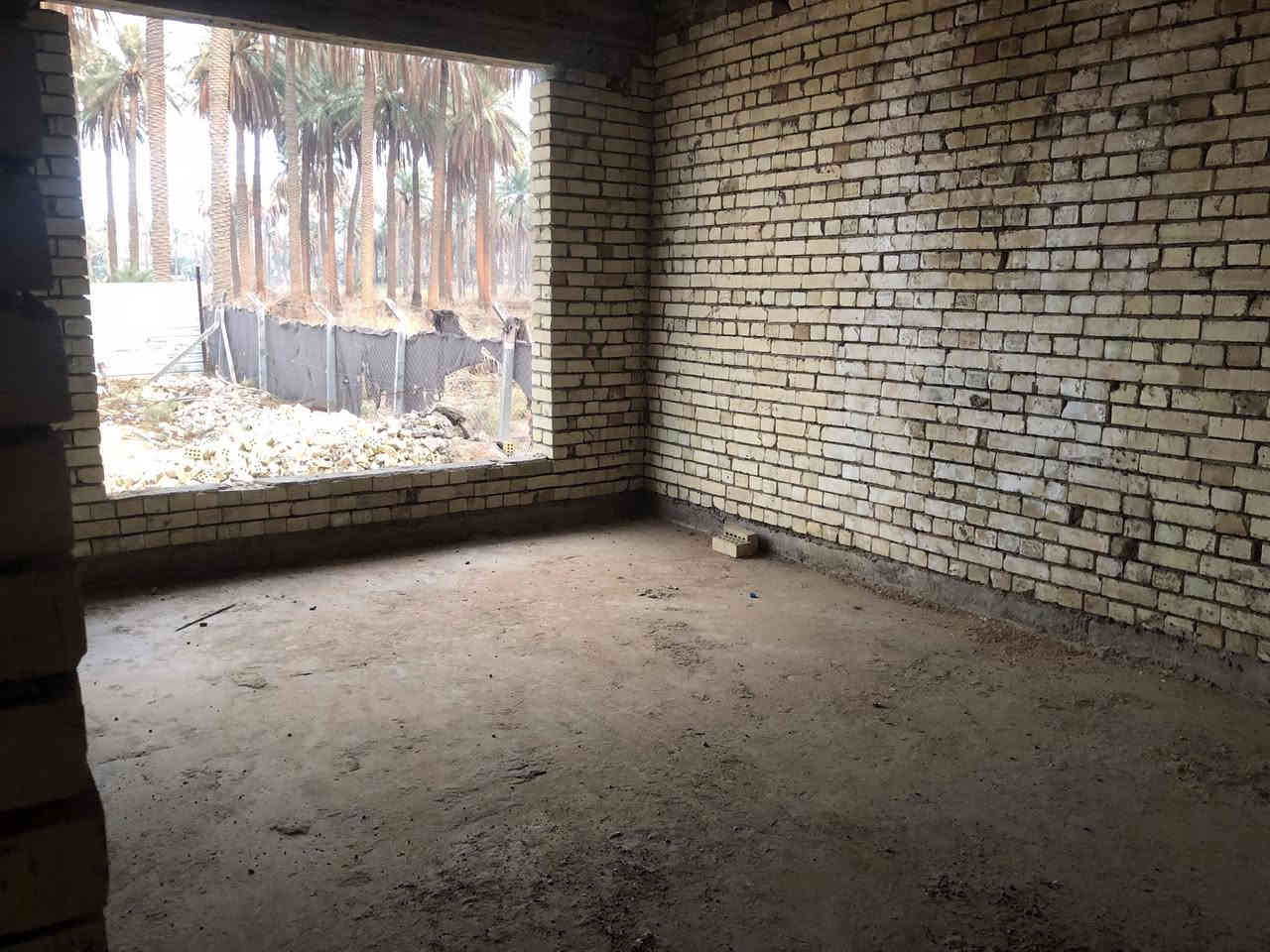 السلام عليكم هيكل للبيع المساحة الكلية ٧٧٥ متر الواجهة ١٦.٥ متر النزال ٤٧ متر الموقع الدورة البوعيثة قرب جامع التوبة يبعد عن السدة ٣٠٠ متر للستفسار الاتصال على رقم صاحب الدار *********** متوفر واتساب
