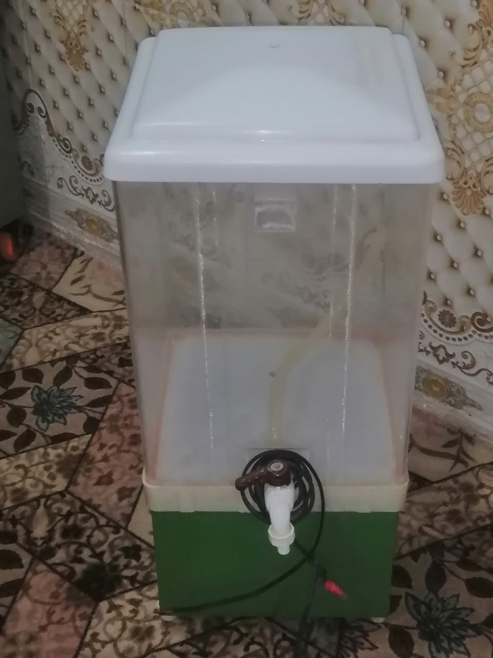 شواية كص سل استيل ٥ عيون تركي جديد استعمال قليل وع شرط تحمل وإن ١٠٠ كيلو مع اربع سكين كص اصلي مع مستحد ٣٠٠ الف وبيه مجال قليل حوض عصير ٧٥ لتر قفل ٧٠ الف قطعتين موجودات كابسه صاج غاز ١٢٠ الف إلي يريده للموكب خادم الديوانية ***********
