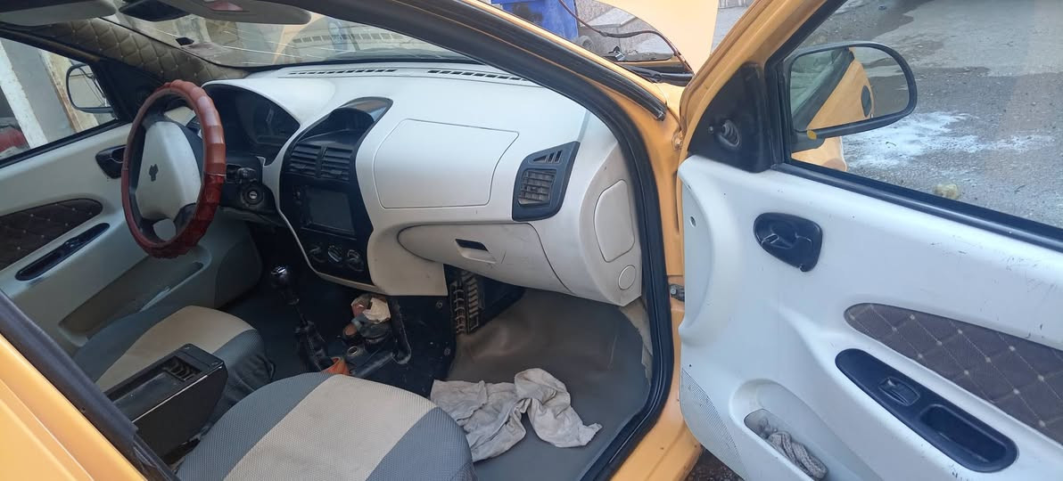 سلام عليكم للبيع طيبه ٢٠١٥ كير محرك  خير من الله حداديه وتخم تاير جديد سنويه ساقطه تبرد يحتاجله كمبريسر عاطل السياره انته تجي واتشوف اريدها ٣٥ وبيها مجال  
***********
