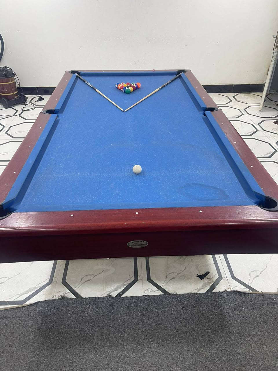 ميز يوركا للبيع سعر ٥٠٠ مكان بصره رقم ***********
