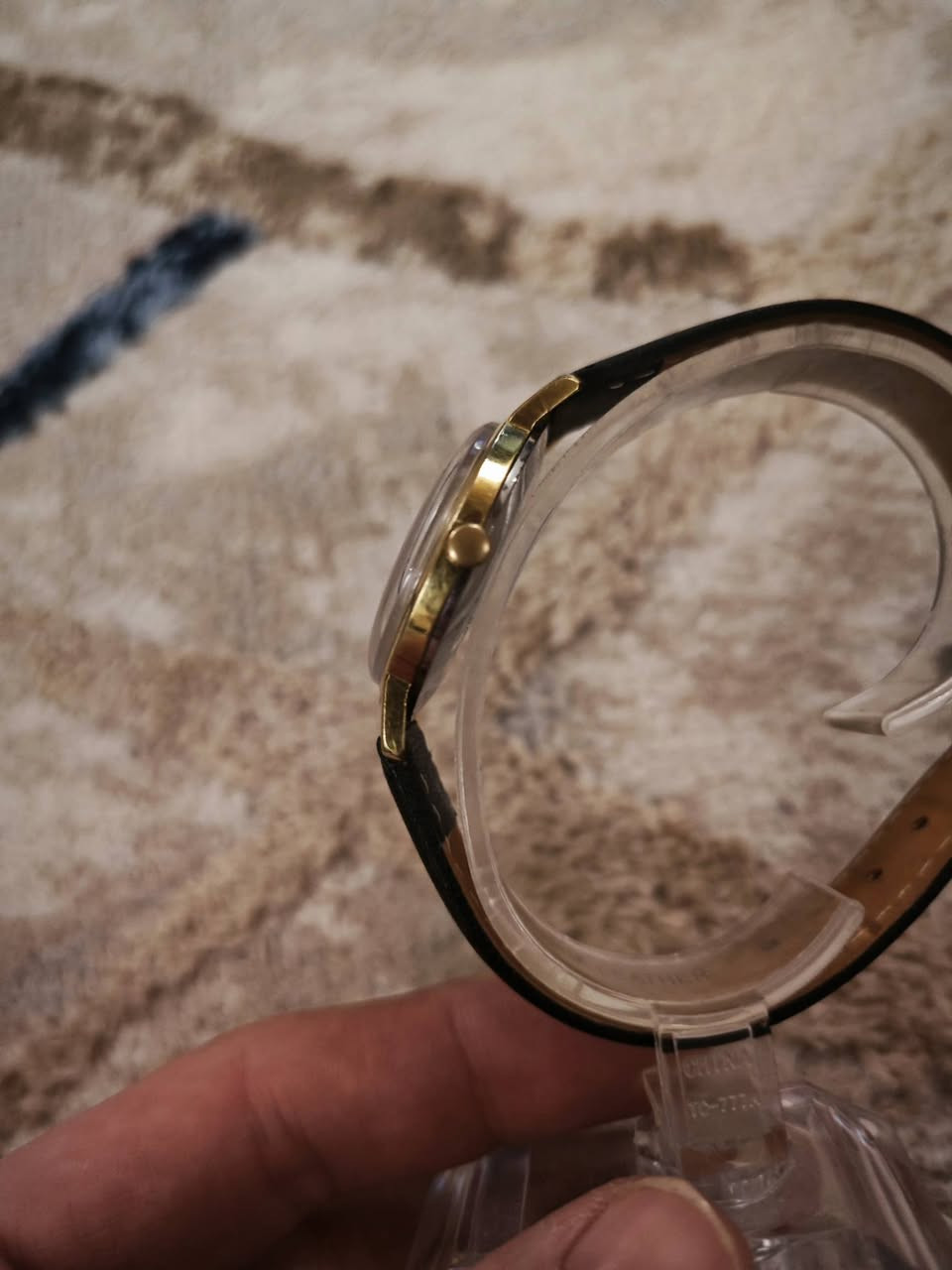 رومر نوادر 
نصب (تكويك)
مينة مميزه 
تاريخ شغال 
الساعة نظيفة كلش 
سير جلد طبيعي
طلاء ذهب 20 مايكرو 
الساعة نظام ميلين 
سعرر الساعة 110 دولار وبيها مجال للشراي
للتواصل واتساب أو الاتصال على الرقم 
***********
