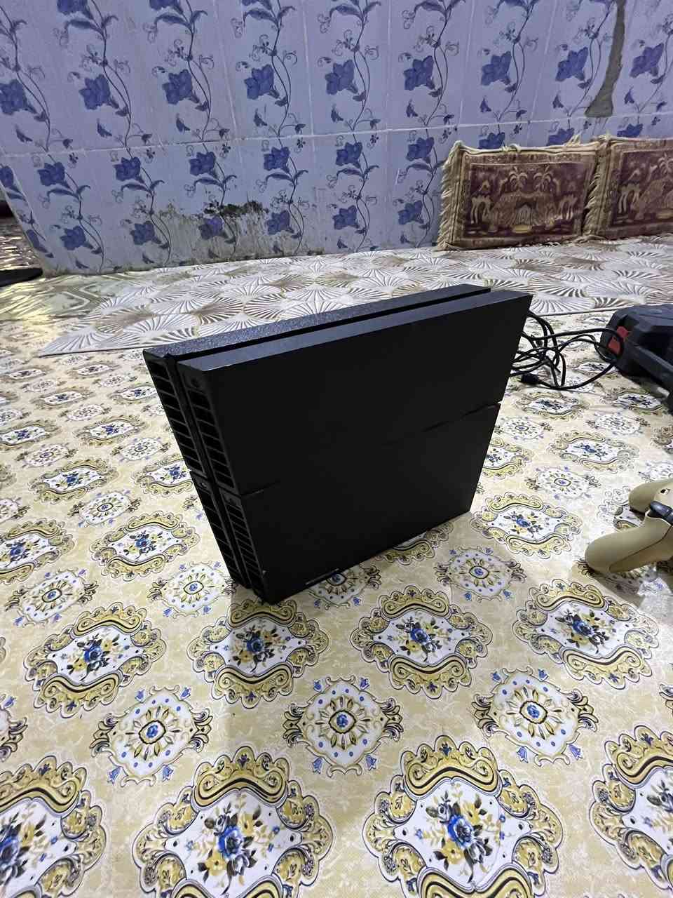 بلي 4 كامل ملحقاته. مع أقراص جديد كلش المكان #الجبايش السعر ٢٥٠ ***********
