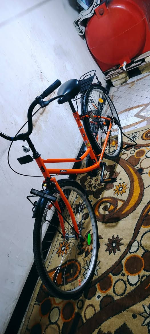 سلام عليكم بيسكل موديل 22اصل حلو مرتب جسده نضافه مالته90 بل 100 كلشي مانقصه بيسكل حاويه ماخذينه قبل 3اشهر كامل مكمل سعره 130وبي مجال حك عنواني بصره جمهوريه رقمي رسلني عليه ***********
