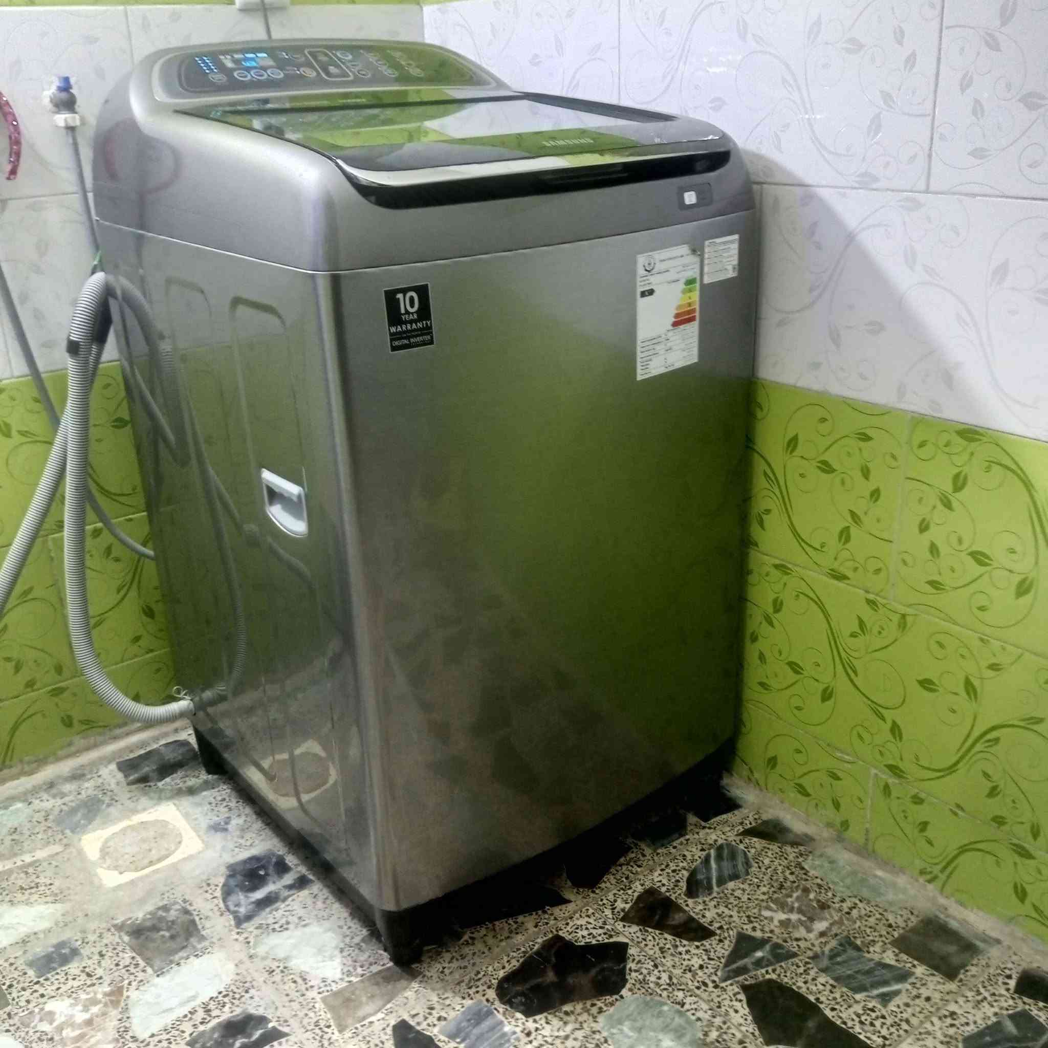 سلام عليكم غساله للبيع جديده استعمال شيء قليل ***********
