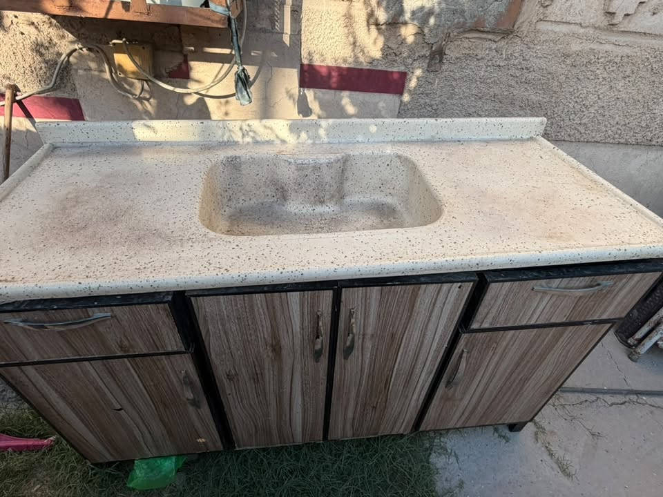 السلام عليكم متوفر هذا الكاونتر للبيع ١٥٠ وبي مجال
الغزاليه شارع المركز ‭***********‬
