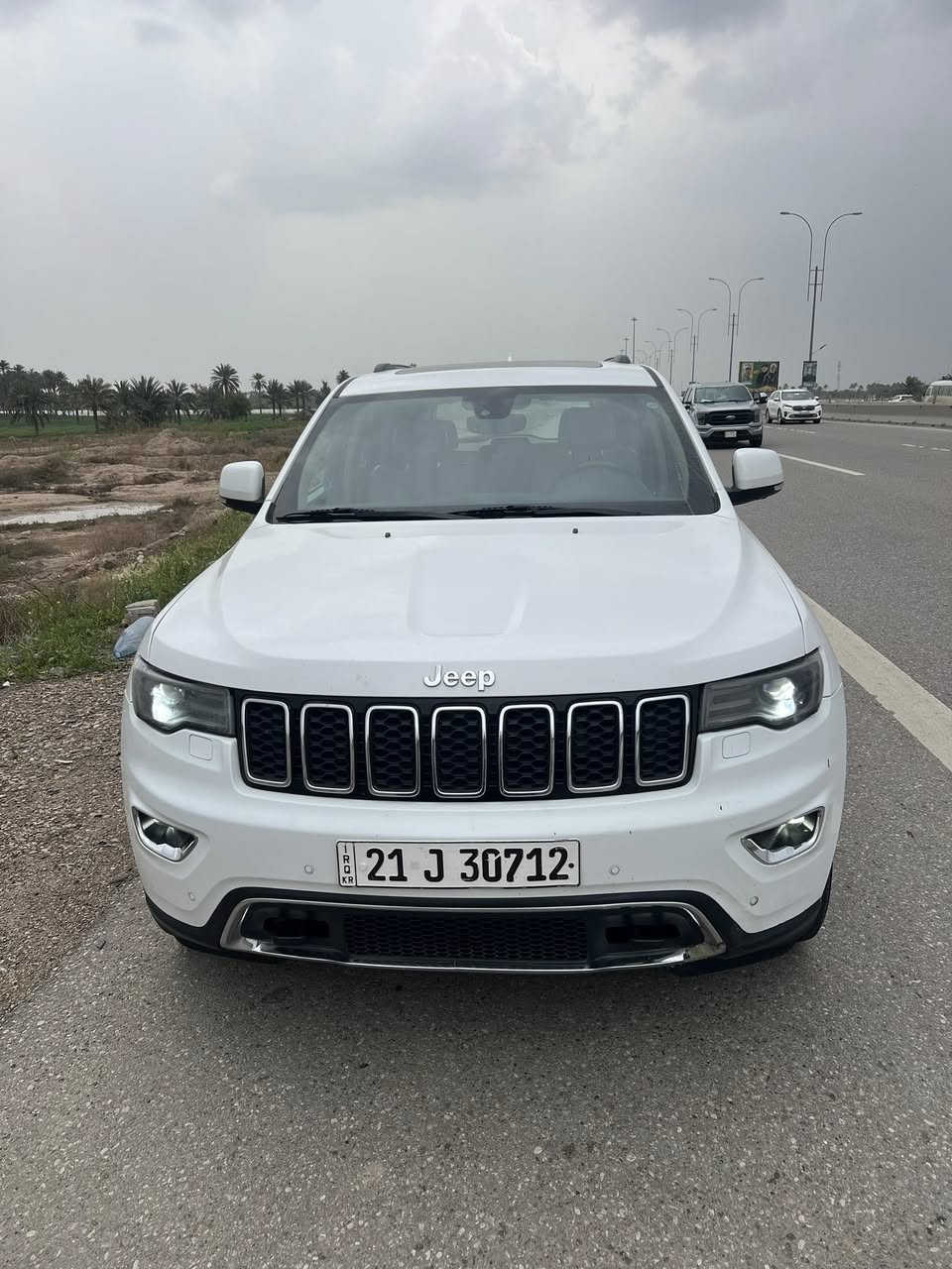 سلام عليكم جيب فول 1/1  (  جديده اخت زيرو)
الموديل 2018  (خليجي) . وكالت هارلم السياره 
المحرك : V6.  3.6L . 
العداد : 98
رقم سليمانيه  
مكفوله من صبغ  و اي ضرر كفاله
 ماعده رصعه بلباب بعده عله وضعه 
سياره علا ايدي  برغي ما ملعوب بيهه شرط  
سياره من النوادر جديده و حلوه استخدام قليل جدا
المواصفات فوول للخير 
*قياده ذاتيه 
*داخل بيجي واسود  
*فول مواصفات
* دفع رباعي 4x4 . 
* رادار جانبي مع مانع تصادم .
* تحذير الخروج عن المسار ⚠ . 
* تحذير النقطة عمياء ⚠ .
* نظام الاسطفاف الآلي (اوتو بارك) .
* ويل قياس 20 انج .
* سقف بانوراما . 
* شاشه كبيرة 8.4 انج . 
* نظام الخرائط (GPS) .
* نظام التعليق هوائي (جكات) . 
* ستيرن كهربائي . 
* المصابيح الأمامية زنون .
* كشافات الضباب زنون .     
* تشغيل عن بعد .
* صندوق كهربائي .
* مقصورة الركاب من الجلد الفاخر .
* حفظ وضعيات الجلوس (ميموري) . 
* المقاعد الأمامية كهربائية .
* المقاعد الأمامية تبريد وتدفئة .
* المقاعد الخلفية تدفئة .
* مشغل اقراص CD/DVD . 
* سستم صوت هارمون كوردون . 
* حساسات أمامية
* حساسات خلفية . 
* كاميرا خلفية .
* تدفئة ستيرن . 
* بخاخ ماء على المصابيح الامامي.
* المرايا الجانبية قابلة للطي .
* مرايا متحسسه للضوء العالي . 
* مانع تصادم خلفي .
* مقود السائق من الخشب . 
* بلوتوث تلفون . 
* محدد سرعة . 
* نظام التشغيل والاطفاء الاوتوماتيكي ( Auto Start System ) .
* نظام بريك اوتماتيكي ( Auto Break System ) .
مكاني بغداد الدوره 
*********** 
ملاحضه يوجد بارد اسفل حافه الجاملغ الامامي مقدار شبر واحد حقيقي فقط لاغير السياره بلحقيقه احلا من الصور 
السعر 270 $ وبيها مجال لطيبين
