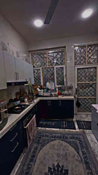 للبيع دار طابو زراعي سند 25 مساحه 150متر طابقين بناء حديث محتوياته غرفه وصاله ومطبخ  وكليدور مجمع صحيات داخليه وخارجية ومناور عدد 2 وكراج طابق ثاني غرفتين هول مجمع صحيات سطح ناصي وعالي عرض الشارع 8 تبليط العنوان حي صحه خلف سنتر ليمونه السعر 230 قابل للتفاوض مكتب الشمس للعقار *********** وات ساب 
+9647855869494
