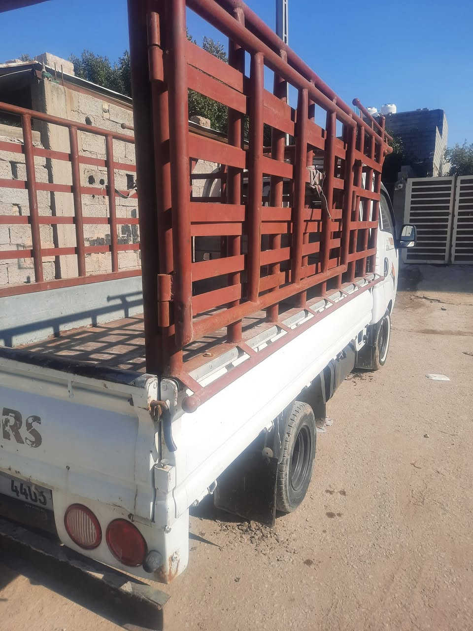 كيا عموشه موديل 2008 رقم ديالى دولي بأسمي سنويه وهزه
حداديه زينه كهربا شغاله محرك وكير نضيف سياره جاهزه
مابيها ضربه بس طخات بسيطه السعر 88 (بدون محجر) وبي مجال حك الجيه 
 مكاني بغداد جسر ديالى الجديد ***********
