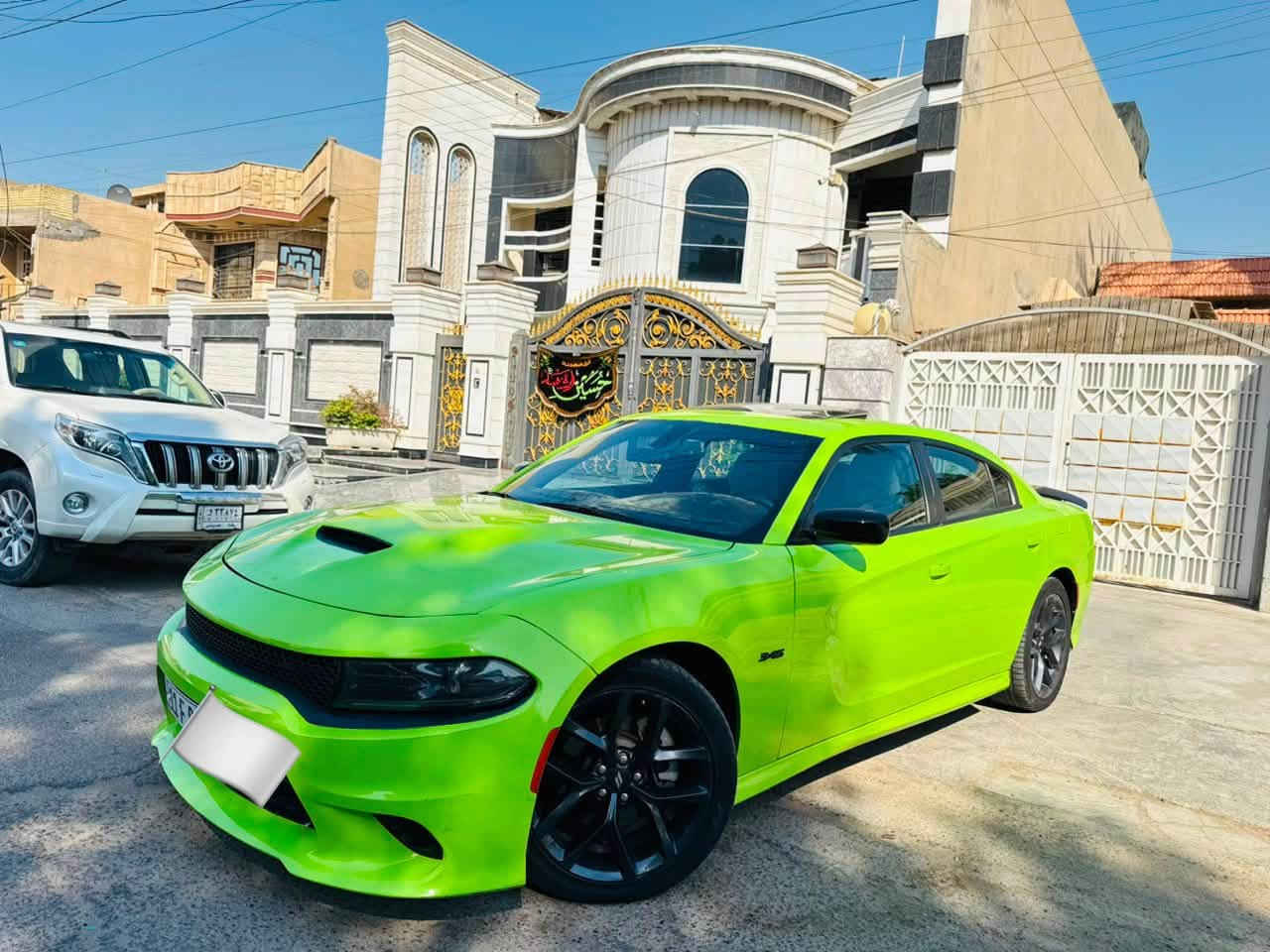السلام عليكم للبيع جارجر 2023 اصل 
رقم بغداد بسمي هزه وفحص جديده 
بيها صبغ البنيد فقط بدون دواخل الباقي كفاله عامه 

سعرها 228 وبيها مجال 

رقم الهاتف *********** 

مواصفات فول 1/1 اعلى فئه لاس كولد
فتحه سقف 
شوته رياضيه اصليه 
كشنات جلد + كهرباء 
كشنات حار بارد 
كشنات خلفيه هيتر 
رادار امامي 
رادارات جوانب 
تحديد مسار 
مثبت سرعه
شاشه جبيره + كاربلاي 
تشغيل عن بعد 
فجوج برمبو 
اشاير مري
حساسات امامي خلفي
