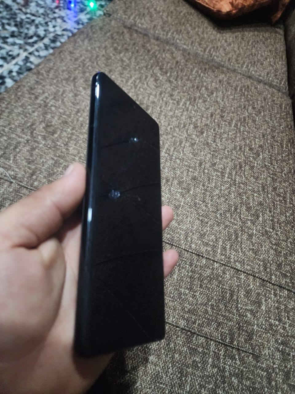 اس 21 شركه الفهد الجهاز ستخدام قليل اخذته ب 350 رايده ب 300 كامل ملحقاته كارتونه وكيبل وسماعه وشاحنه الجهاز زلق ما بيه العنوان الشعب رقم *********** ذاكره 128
