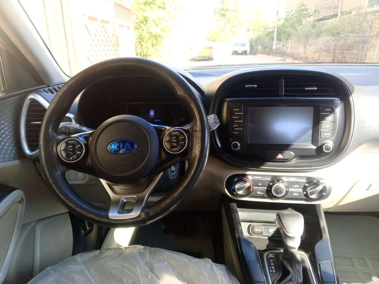 بيع مستعجل ❗
صول مديل 2021 وارد امريكي حادثها قبق چنطه فقط بدون اي اير باگ 💨 + بيها طخه داخل العراق بل چاملغ الخلفي 
مواصفات ♨️
🔶 ماشيه 30 الف اخت الزيرو 
🔶 داخل لونين بيجي + اسود 
🔶 السياره مواصفات حلوه 
🔶 غرفتها جديده و نضيفه 
🔶 السياره جديده برغي ما مفتوح بيها على وضع الشركه 
🔶 لونها مميز احمر
🔸السعر 143 💵 ويها مجال
🔸سنويتها صالحه للـ 2028 
للتواصل ***********
متوفر واتساب و رصيد .
