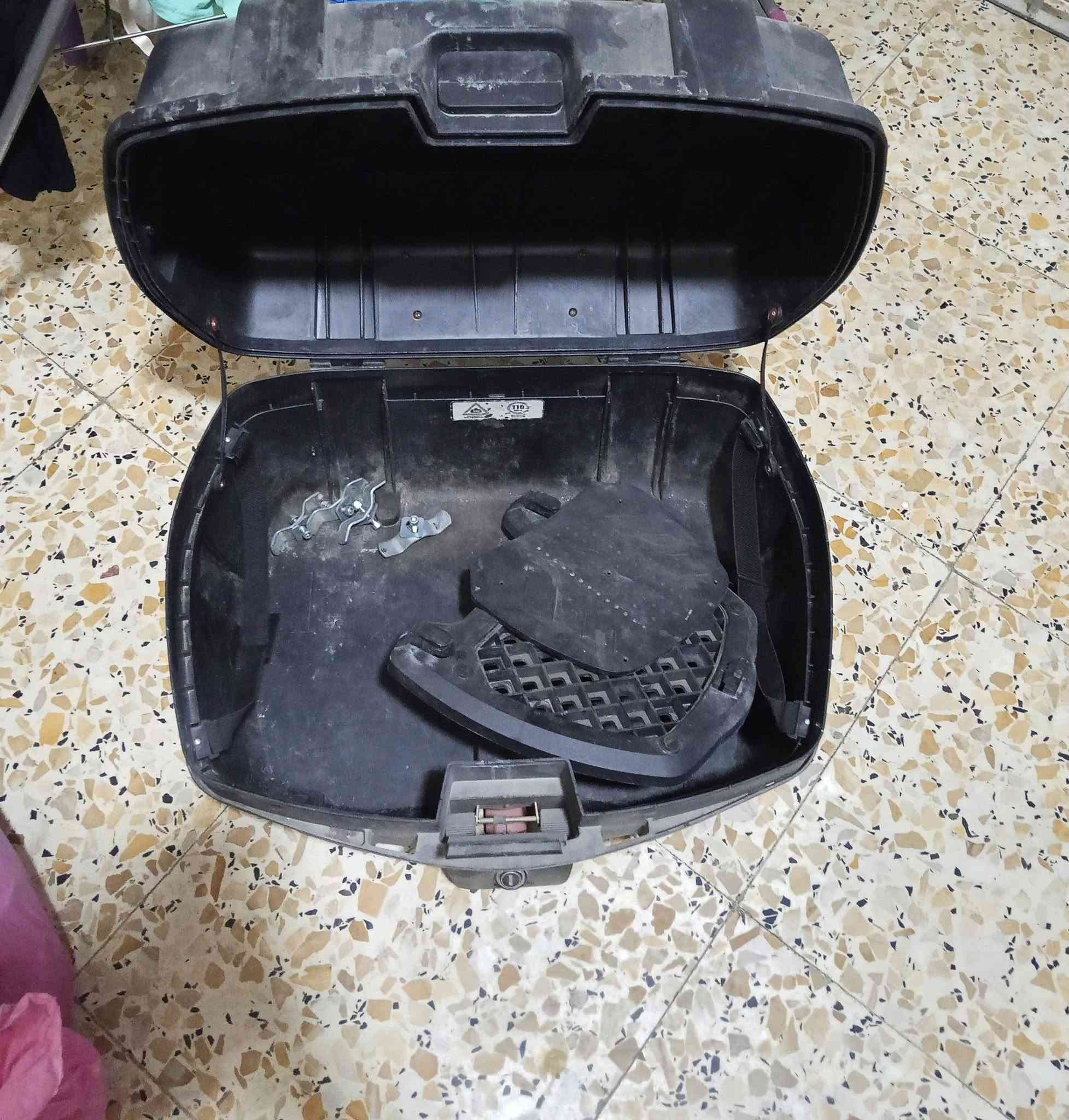 السلام عليكم جنطة حجم كبير استخدام قليل ونضمت ترهم دلفري ترهم شخصية كاملة مع نسختين مفتاح العنوان الحرية ***********
