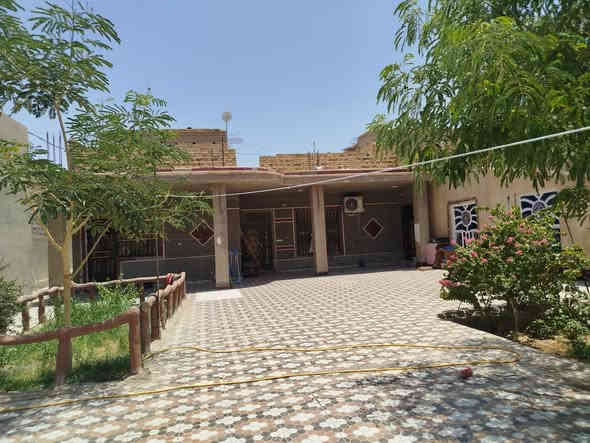 بيت للبيع زراعي سند 25 حي ميكانيك مساحه 1050متر بي ثلاث بيوات 
1-بي غرفتين وصاله ومطبخ براني معزول وحده
2-بي غرفة وصالة ومطبخ براني مشترك 
3-بي غرفة وصالة ومطبخ براني مشترك 
4-حديقه وطارمه كبيره
***********
