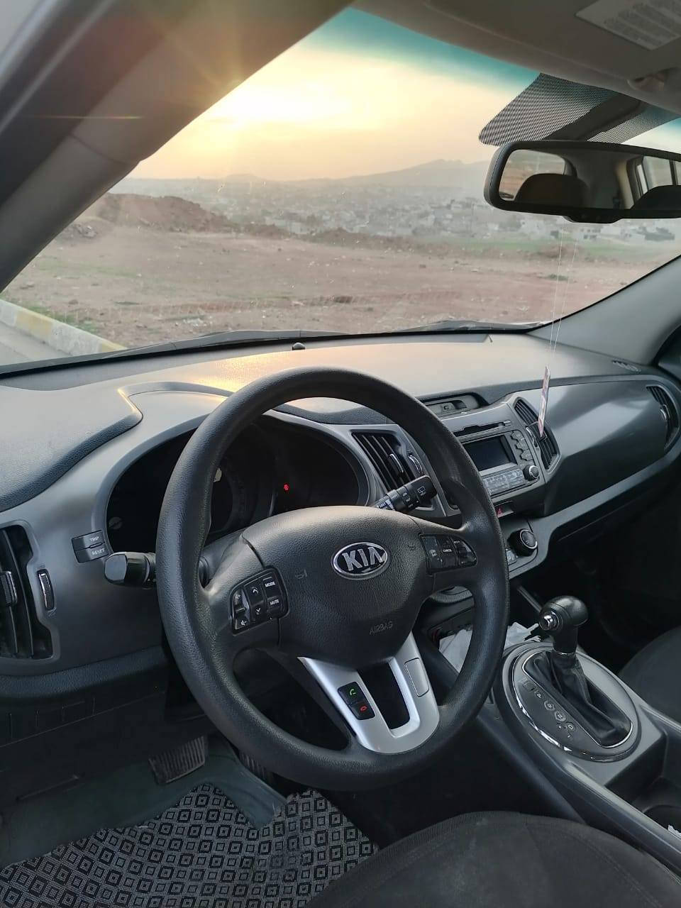 کیا سپۆ تاج مۆدیل 2013 مه کینه ی نه کراوه ته وه  132هه زا ر ڕۆ یشتیوه   گیڕ مه کینه به شه رت سه نوی نویه چو را تا یه ی لۆ کی له ژیره بی سبو غ بی ده عمه زۆ ر جوان ماوه ته وه نرخ 140گه ڵا ژ.م ***********کۆیه *********** كويسينجاك, أربيل
