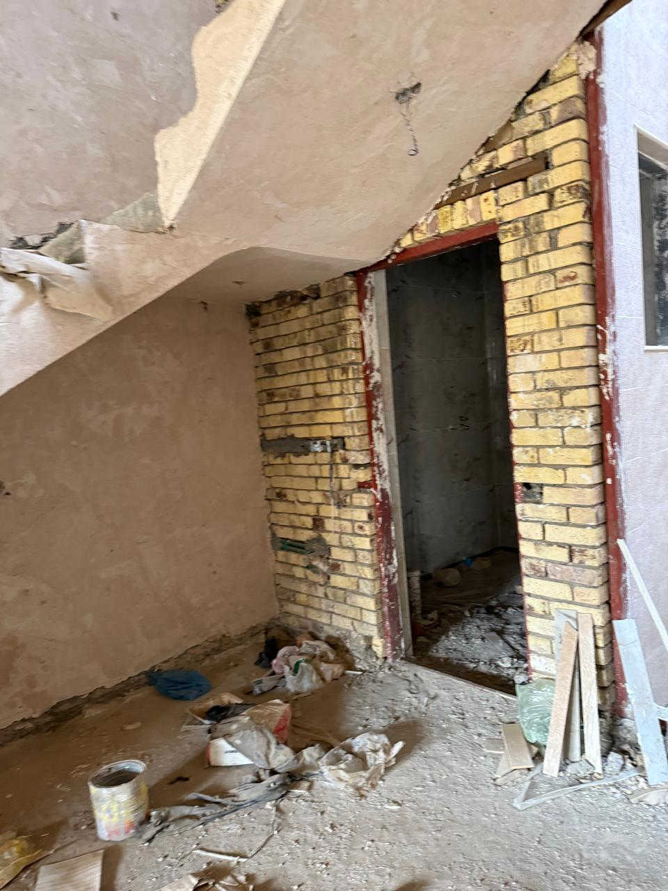 عقار هيكل طابقين بناء درجه اولى للبيع تصميم راقي في مكان هادئ ومفتوح

الدار واسع الصحيات والسويتات كاملة مغلفة بورسلين

ام الخيل الثالثه  يقع على شارع بعرض 40 متر  قرب الحولي 

**********************************

المساحه / 100 متر مع فضلة ١١٠ متر  

واقع حال ٢١٠ متر  مع  

الواجهه /  10 متر 

علمآ  الهيكل مطلوب لصندوق الاسكان 

55 مليون 

____________________________

الطابق الأرضـــي 

غرفه نوم  سويت / صاله/ استقبال/ مطبخ حار مع مطبخ بارد / مجاميع صحيه عدد 2 / حديقه / كراج  مناور عدد  ٢  كاملة مغلفة سيراميك 

الطابق الأول 

ثلاث غرف نوم  نظام سويت / صاله/ مجموعه صحيه

الدار كامل ماعدا الارضيات والشبابيك ولبخ بياض فقط 

للاستفسار الاتصال واتساب

***********
