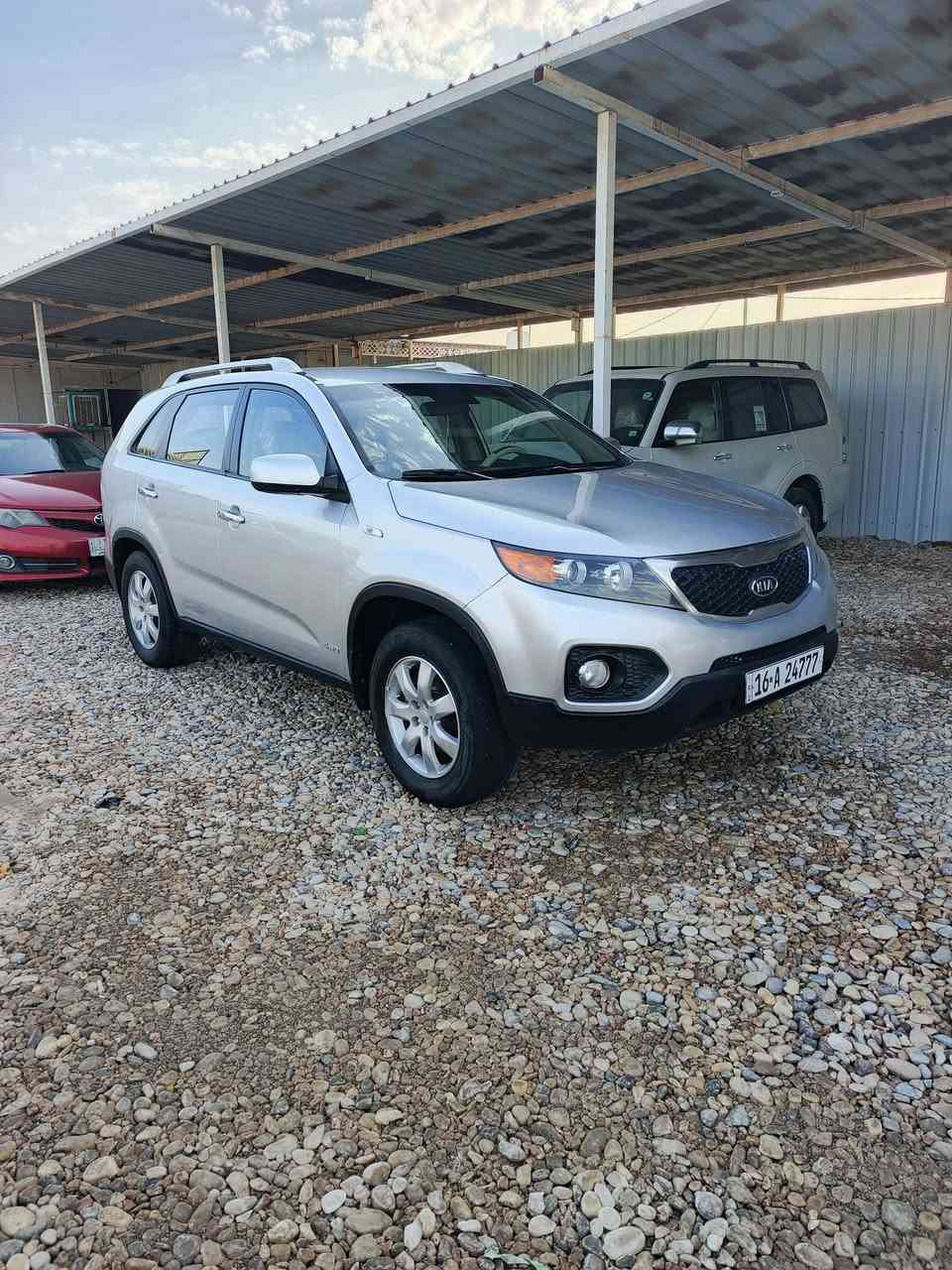 سلام عليكم سورنتو موديل ٢٠١٠ خليجي محرك ٦ سلندر شرط الفحص ما مفتوح بيه برغي سياره مكفوله من الصبغ والتبديل حداديه جديده وتايرات شرط الفحص سنويه جديده ورقم جديد رقم قادسيه مكان السياره الديوانية السعر ١٤٨ وبيه مجال الشراي يتصل على الرقم ***********
